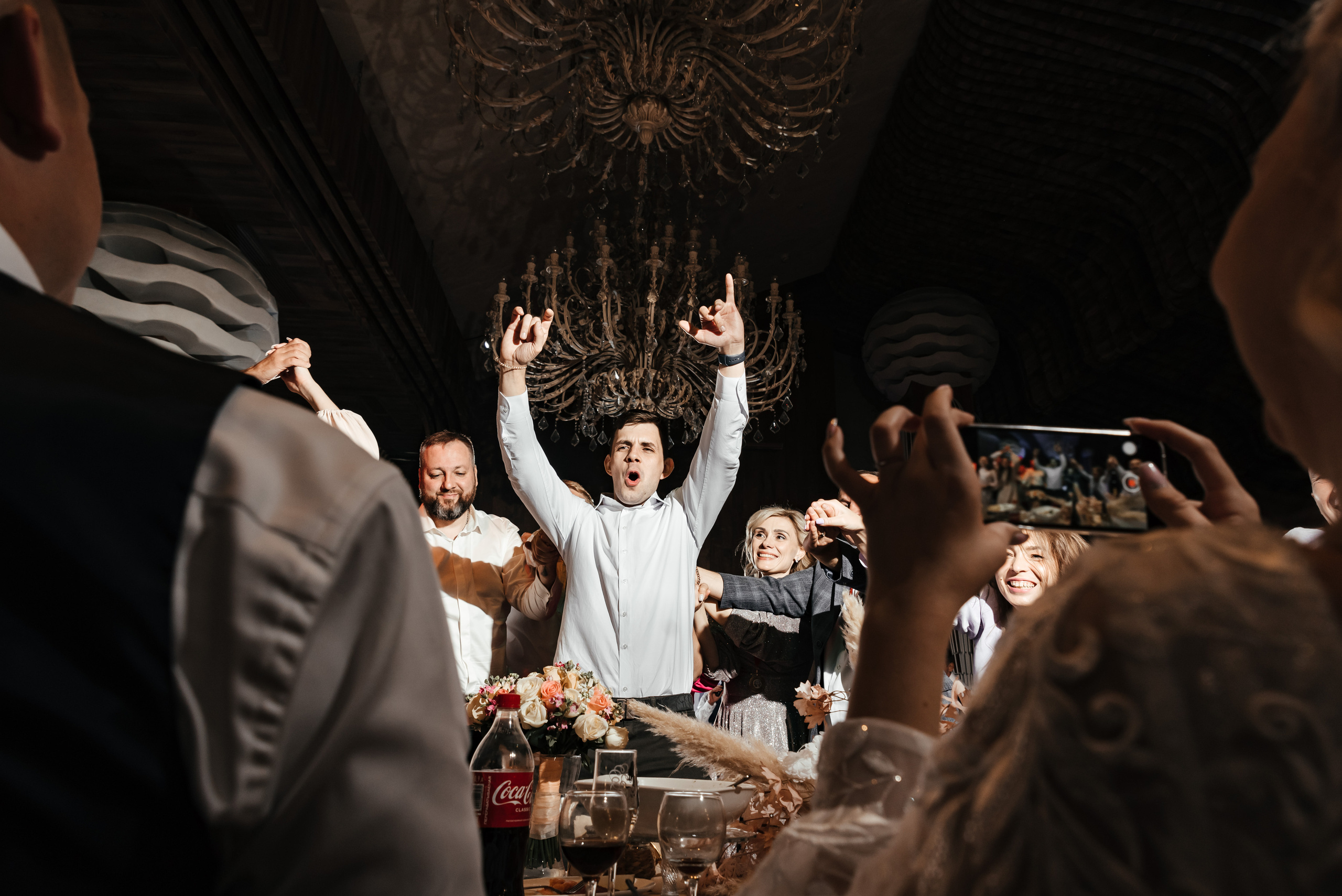 Плясала даже люстра :). Свадебный фотограф Москва — Юлия Фоменко — профессиональный фотограф