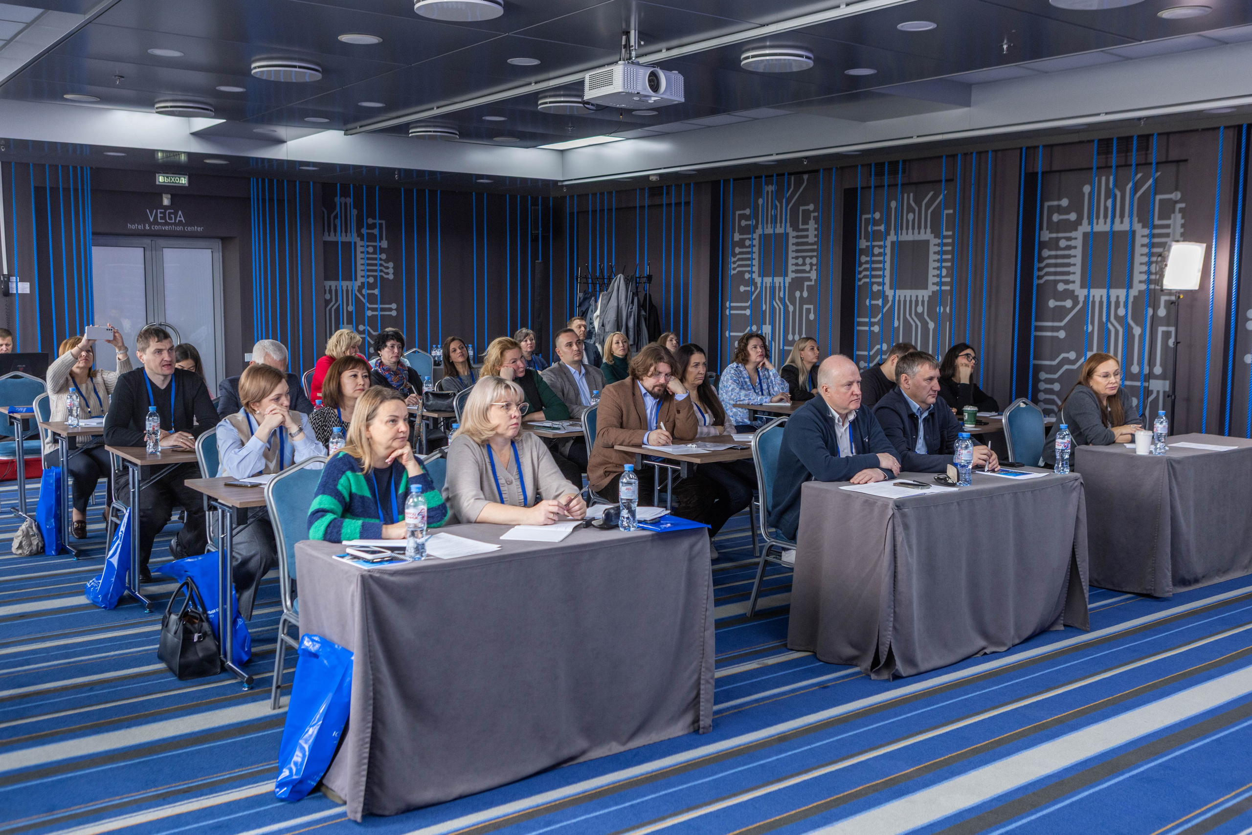 Конференция — земельно-имущественные отношения. Рекламный, предметный, репортажный, семейный фотограф и художник в Москве