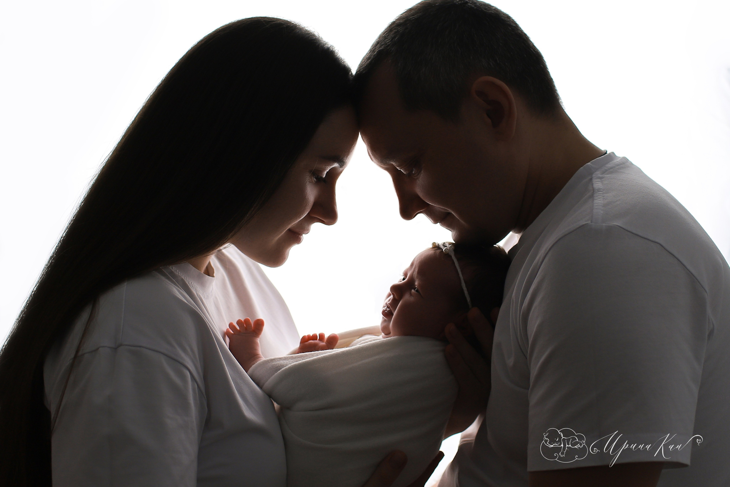 Новорожденные фото с родителями. Ирина Кан Фотограф новорожденных в Екатеринбурге