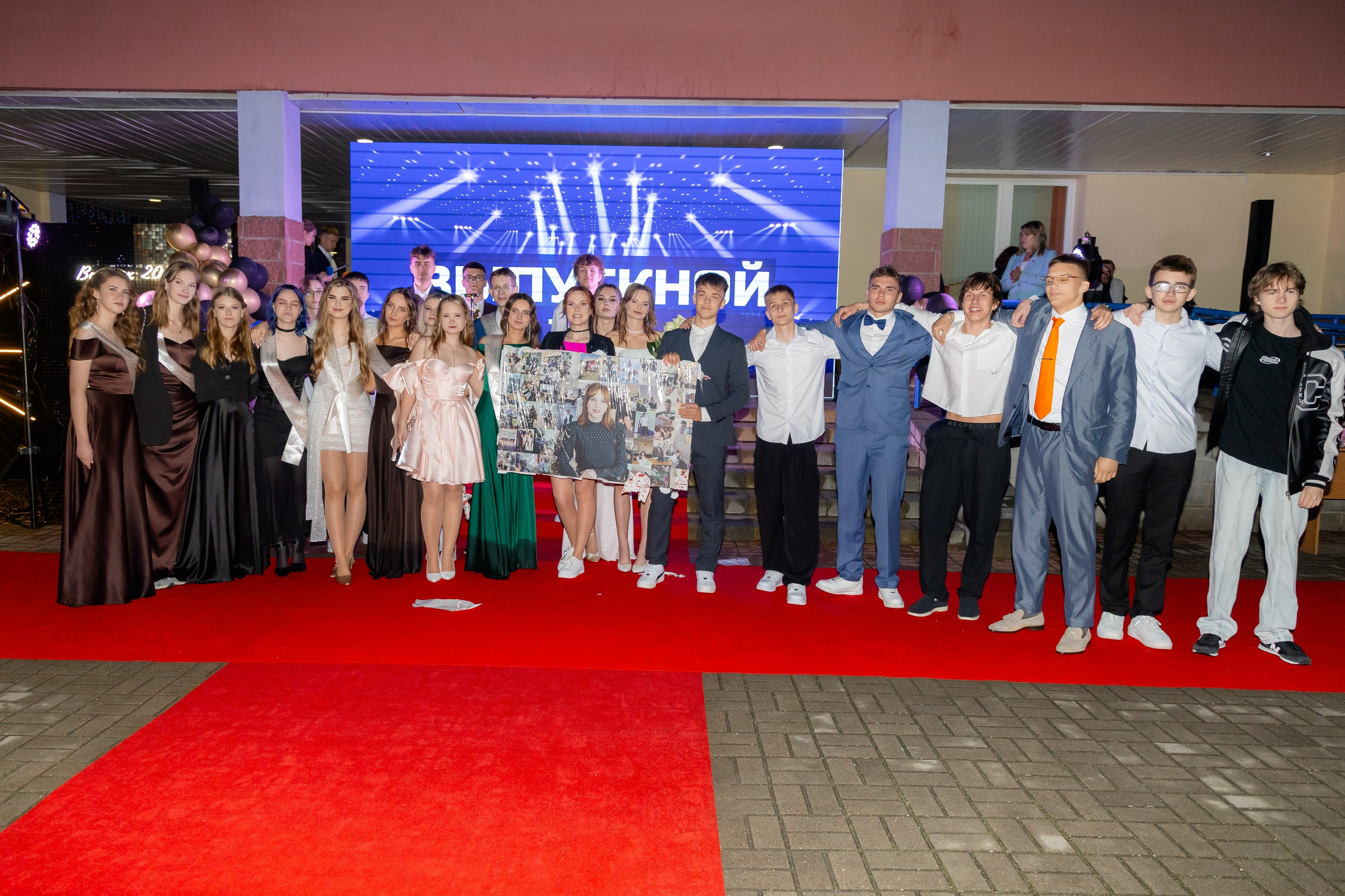 Школьный выпускной 2025 год в Минске, Беларуси. Свадебный фотограф в Минске/Беларуси Сергей Спиридонов