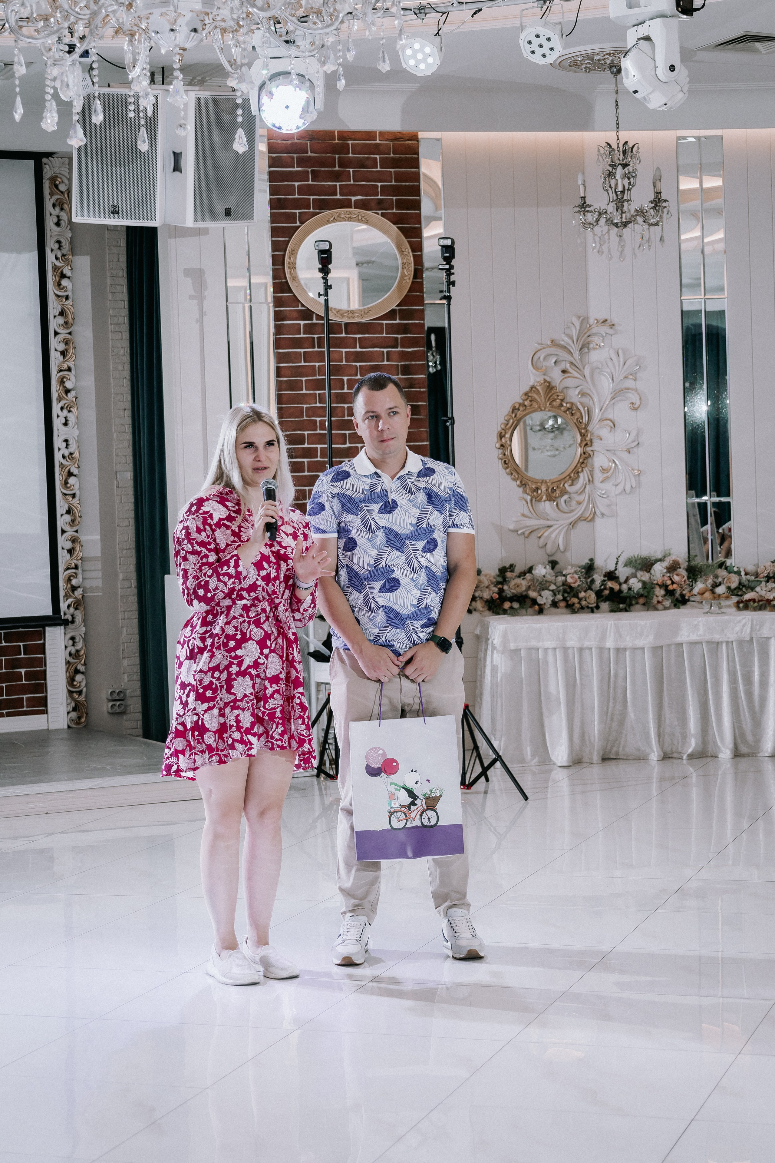 Свадебная прогулка. Эвелина и Дмитрий. Свадебная фотография. Арина Рубах