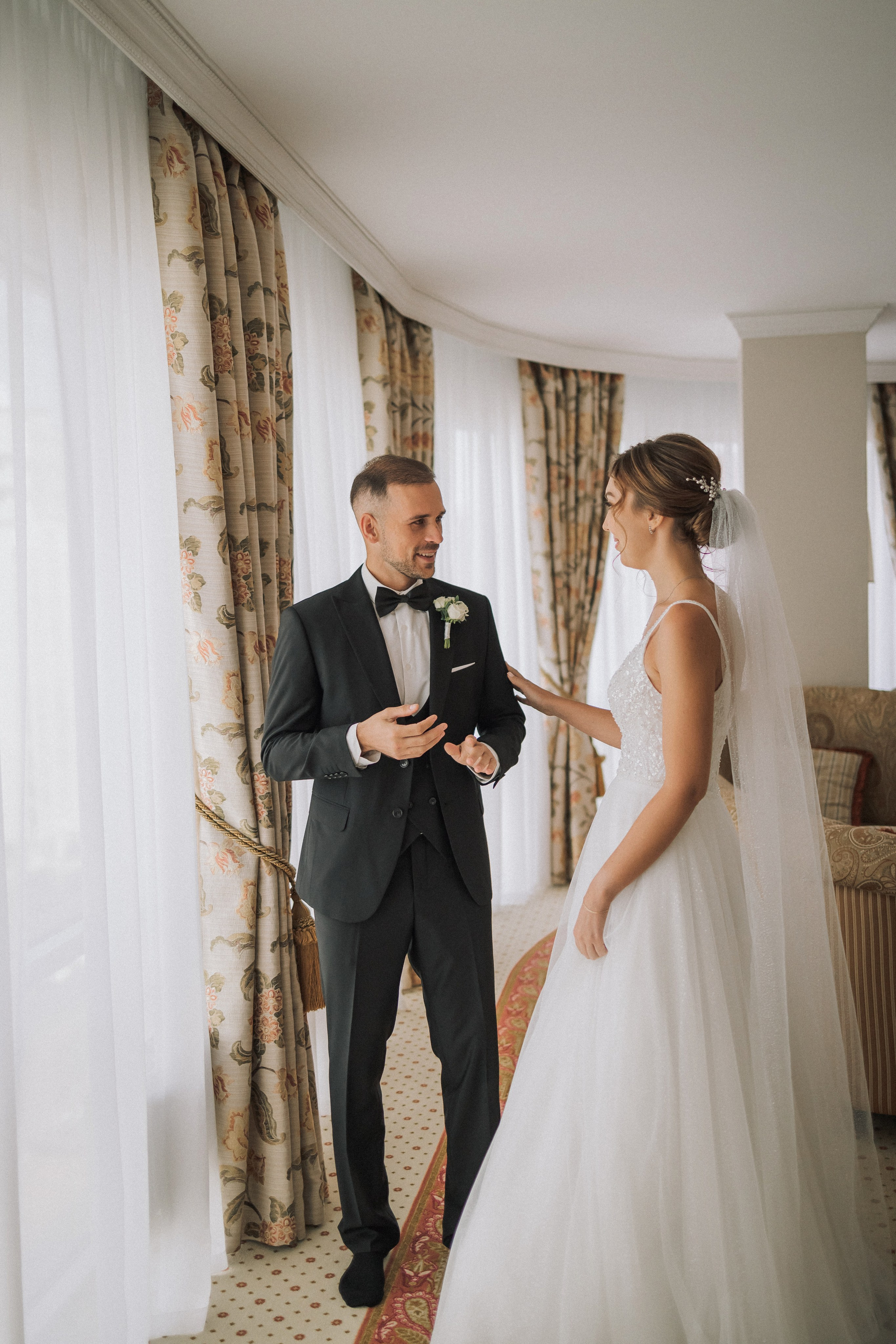 Свадебная прогулка Екатерины и Евгения. Свадебная фотография. Арина Рубах