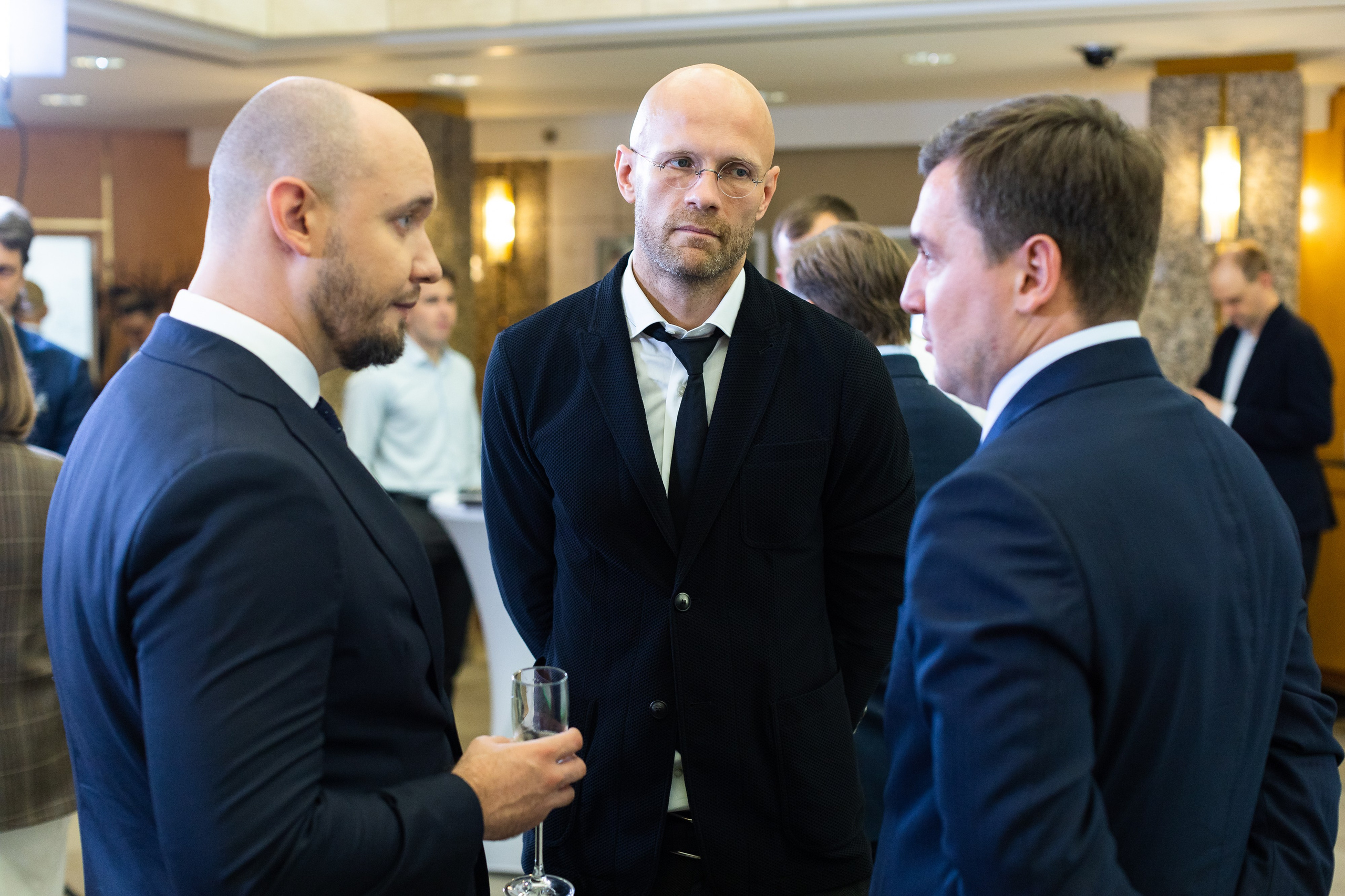 IVA на Московской бирже. Свадебный и портретный фотограф в Королёве Сергей Чихарев