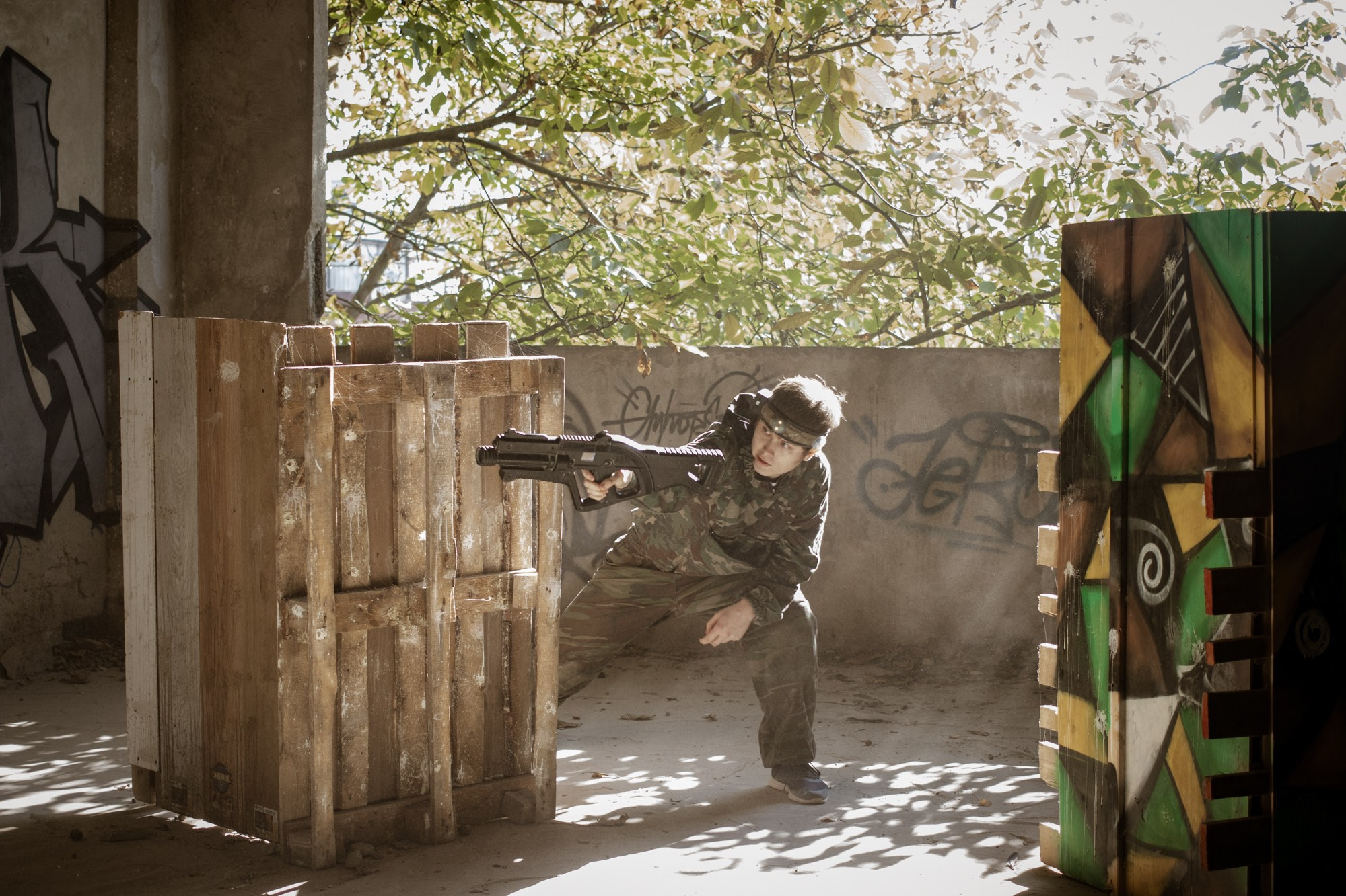 Лазертаг на заводе ЗИП. Репортажный, промышленный и маркетплейс-фотограф Дмитрий Чернат