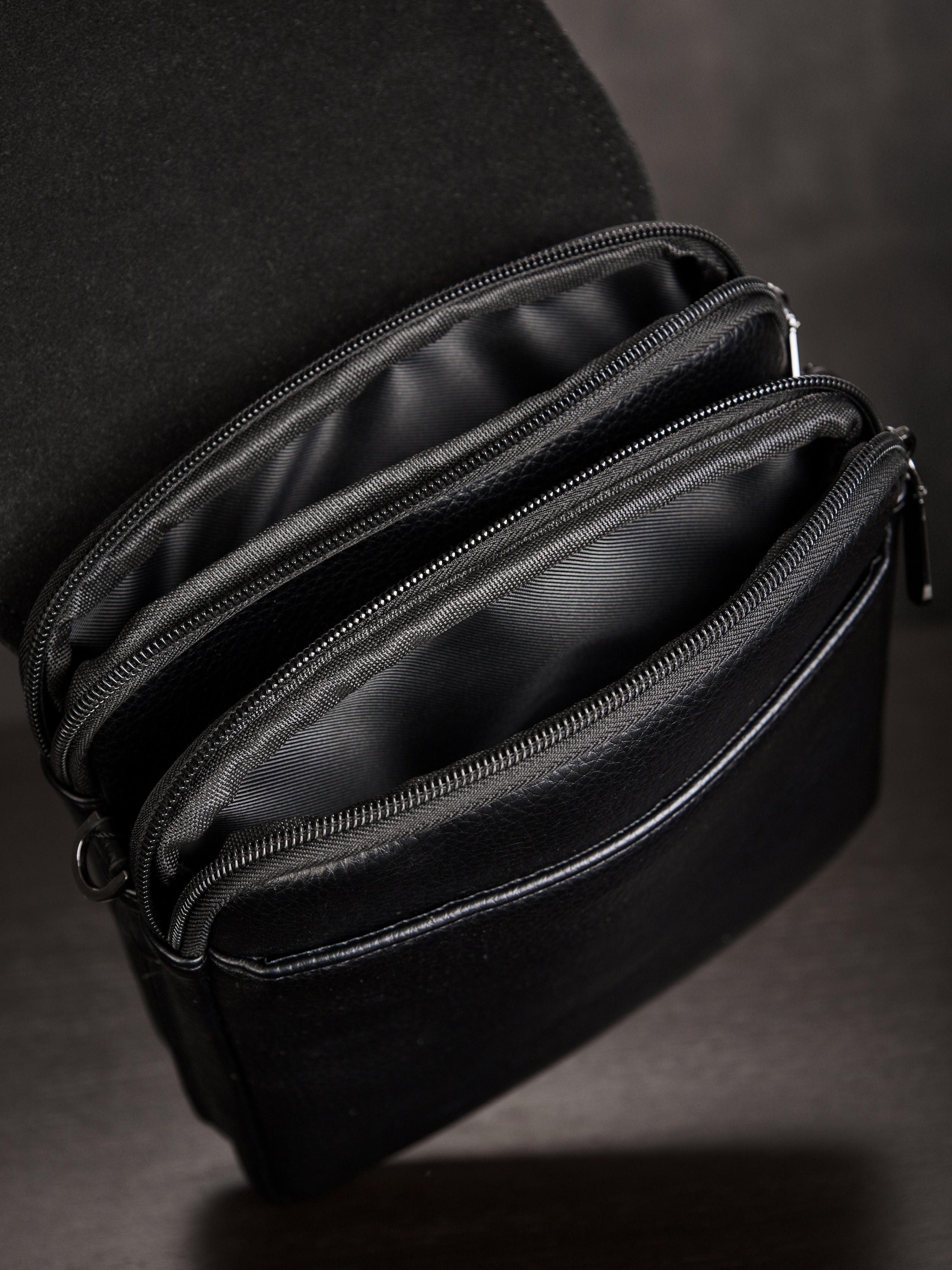 имиджевый кадр сумки с левитацией