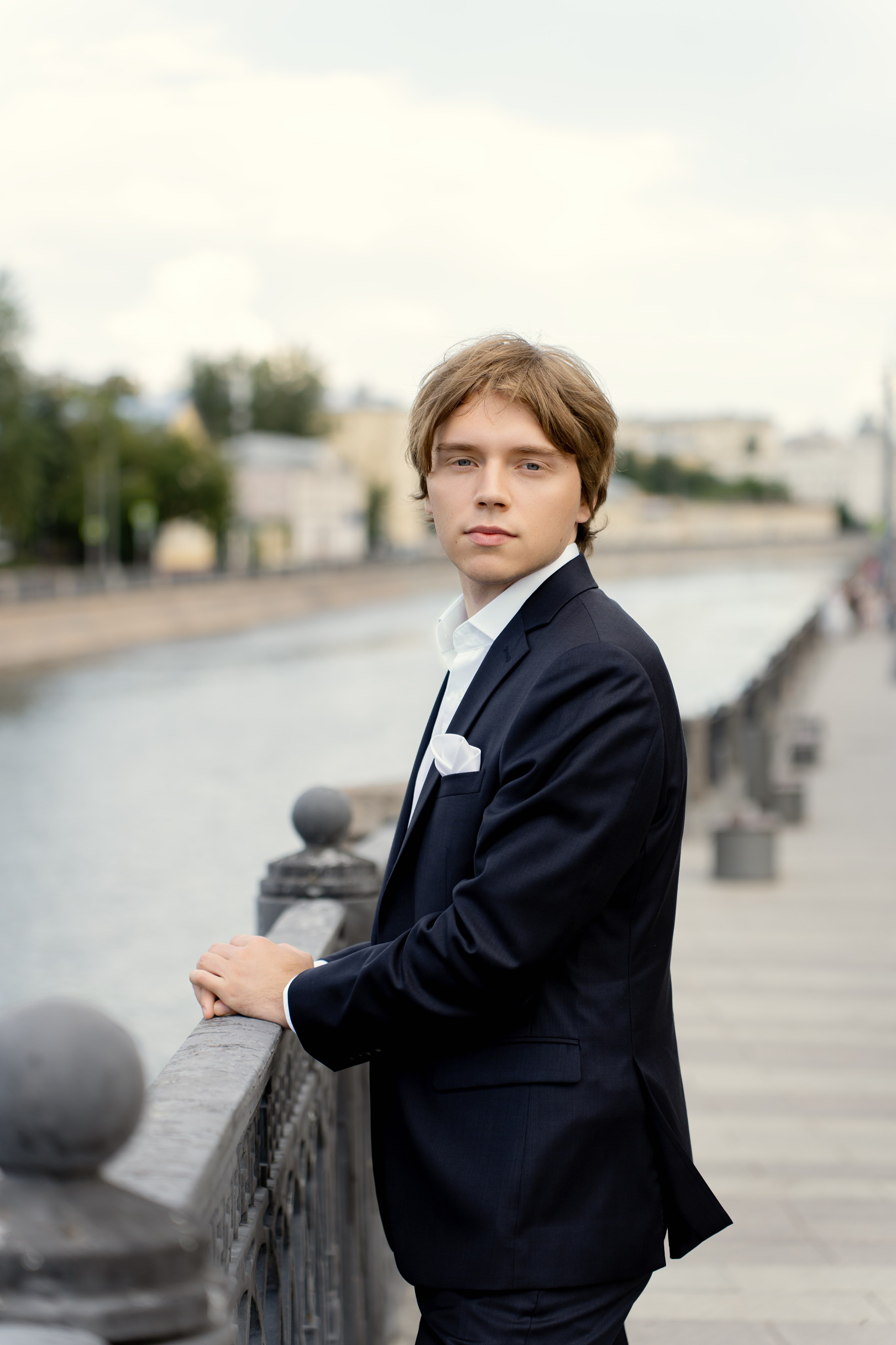 Жених в костюме. Свадебная фотосессия в Москве