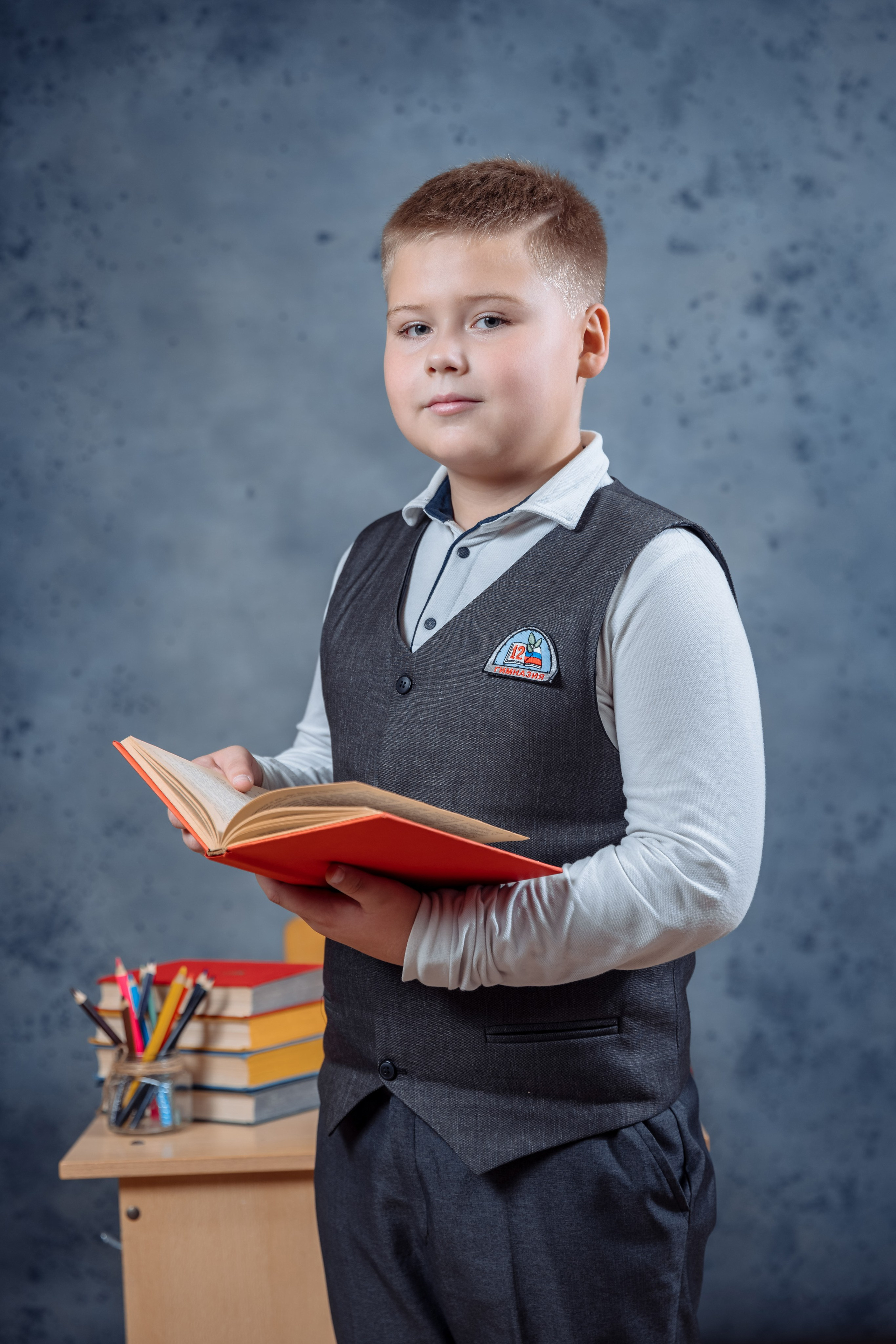 Начальные классы. Выпускные школьные фото­альбомы для школ и детских садов в Волгограде и Волжском