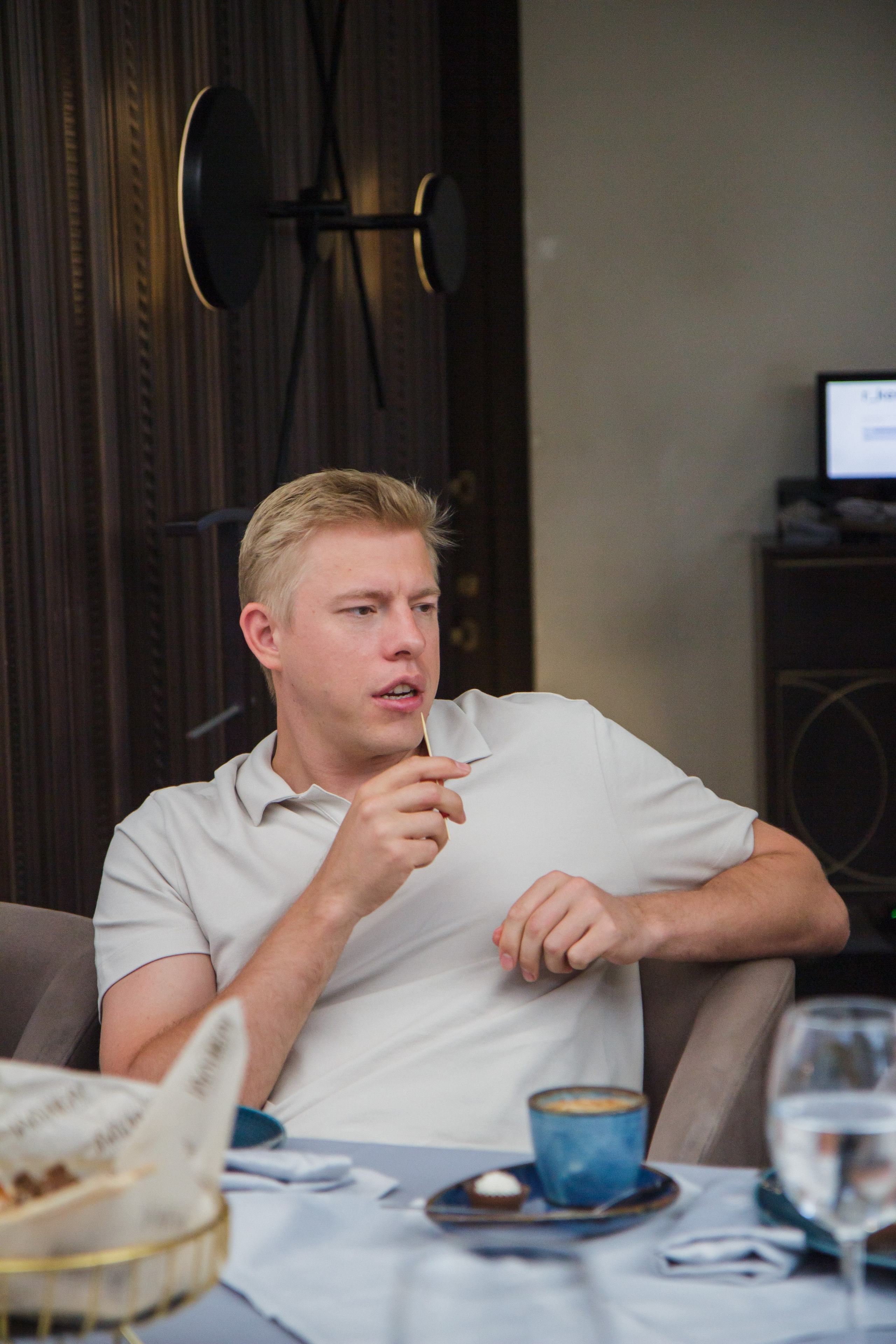 Бизнес-завтрак Германа Гаврилова. Фотограф Москва — личные фотосессии, лавстори в студии