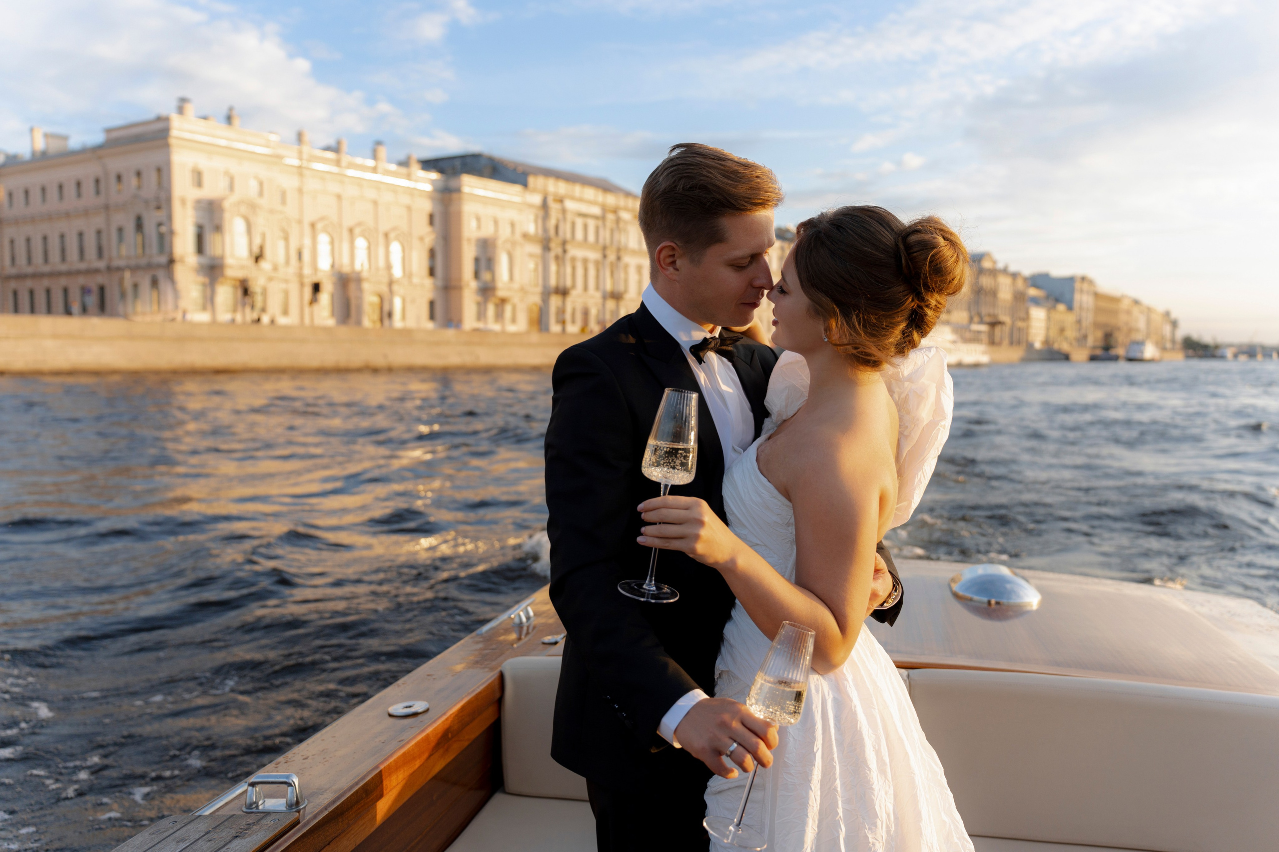 Настя и Лёша. Прогулка по Питеру. Катер. На цифру и плёнку. Свадебный фотограф Катерина Чулкова