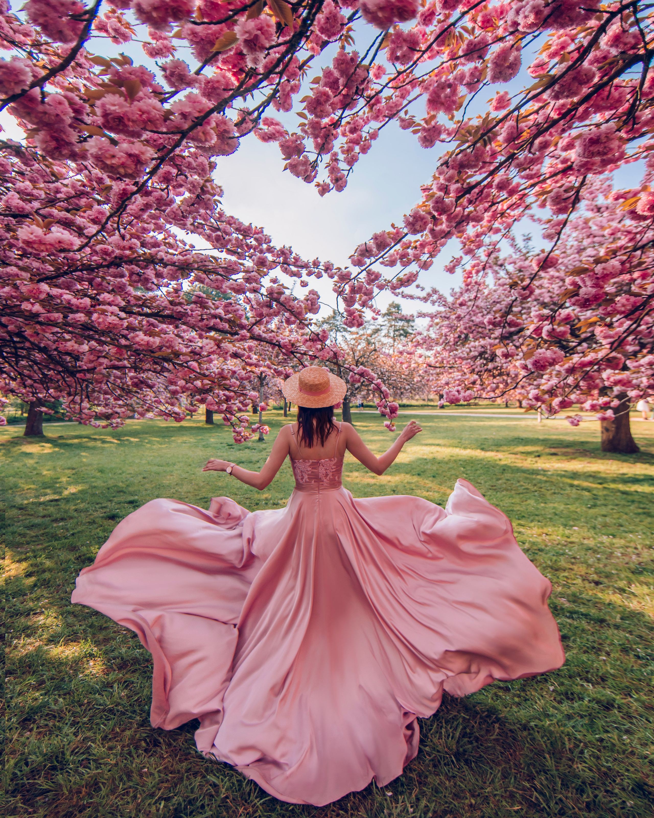 Съёмки в цветениях. Фотограф Айгуль Вишня, съёмка в Москве и Санкт-Петербурге
