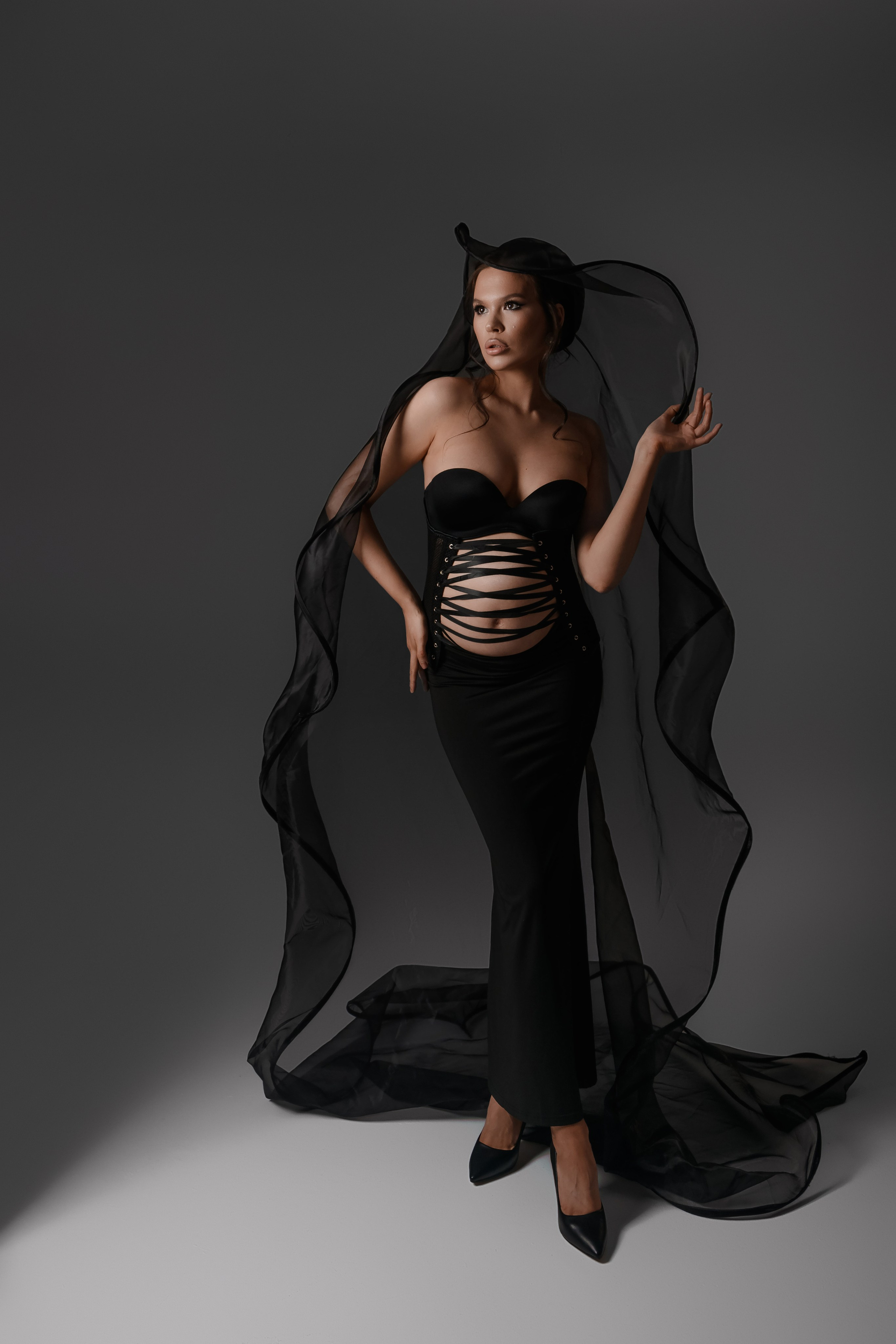 Корсет, юбка и шляпа. Фотограф Анна Качан