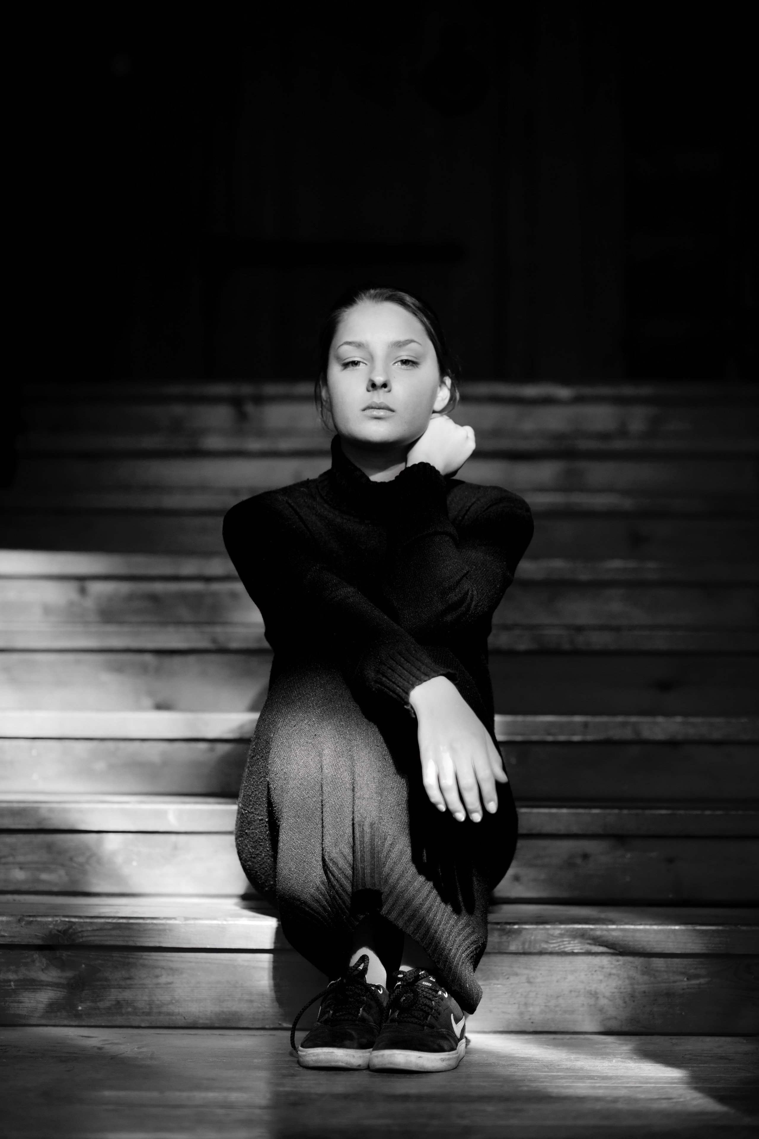 Фотосессия девочки подростка в Коломенском в темном ключе. Главная