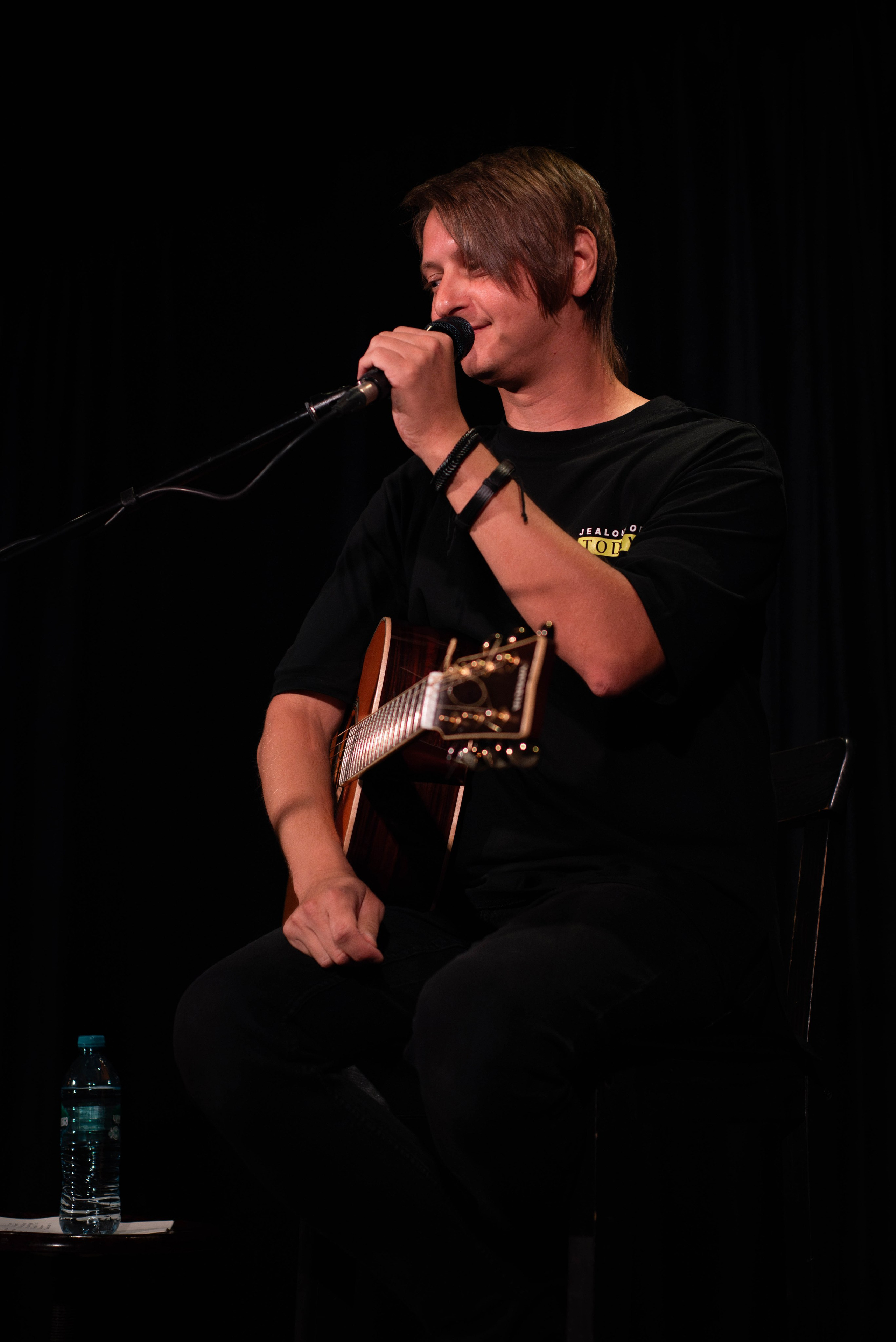 Лёва Сазонов (1 августа 2024 года, Москва, арт-кафе Пушкарёв). Фотограф Светлана Блинова, Москва и Московская область