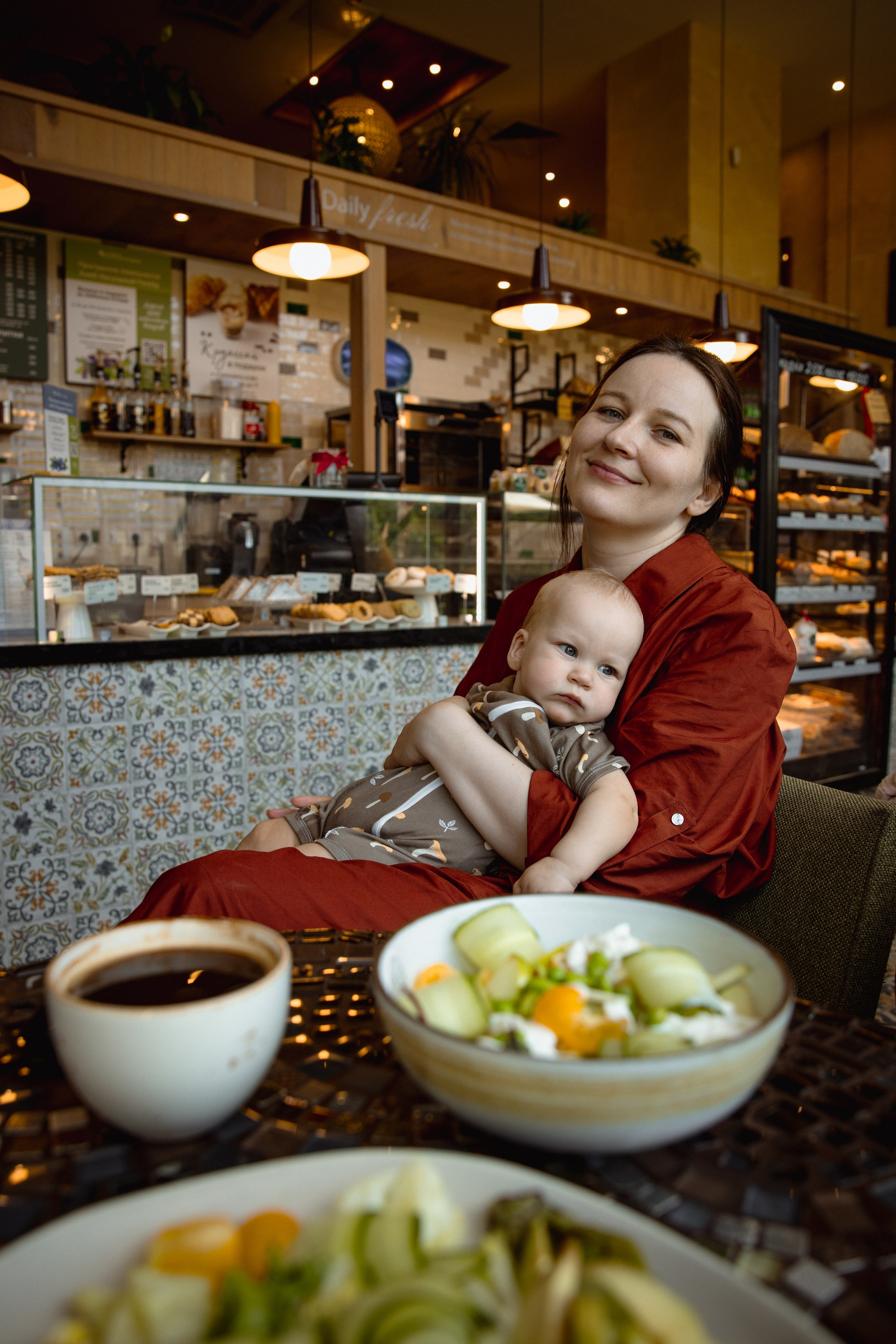 Настя с сыном у Alma-Mater. Ваш семейный newborn и lifestyle фотограф в СПБ Наталья Журавлева