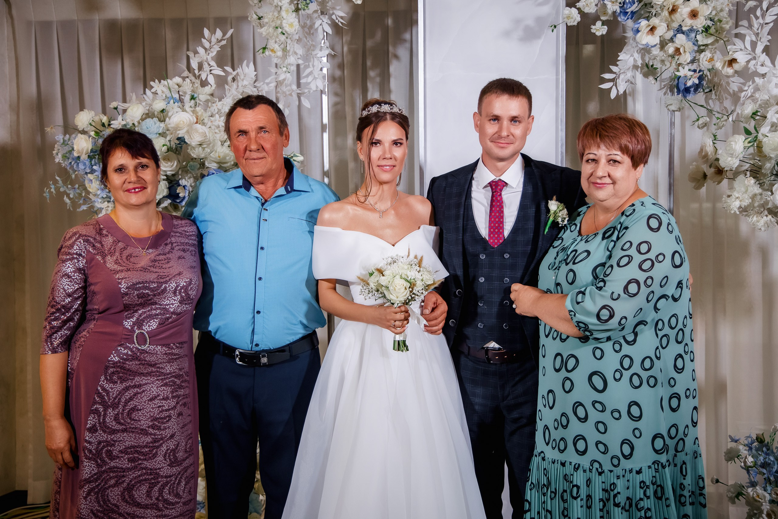 Евгений и Юлия. Совместные сборы. Интурист. Выездная. Фото с Китами. Свадебный фотограф в Хабаровске