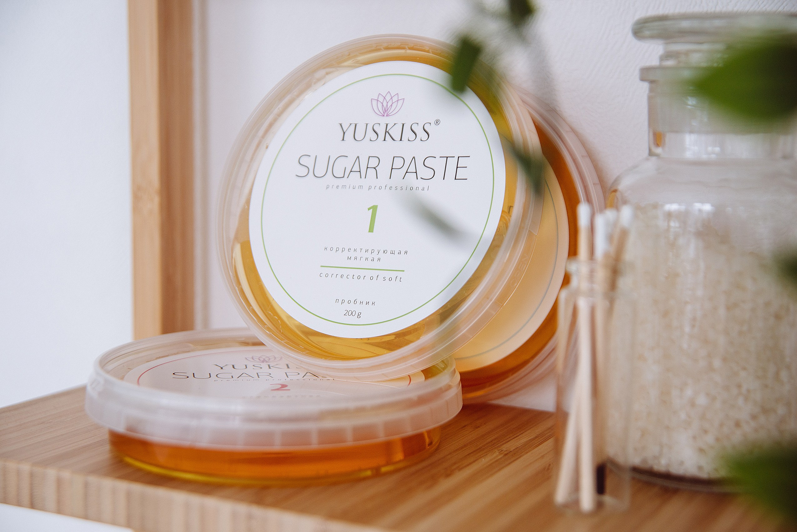 Контент фотографии для инстаграм мастера по шугарингу в студии. Контент фотограф Дарья Едапина Новосибирск. Фотограф Дарья Едапина Новосибирск