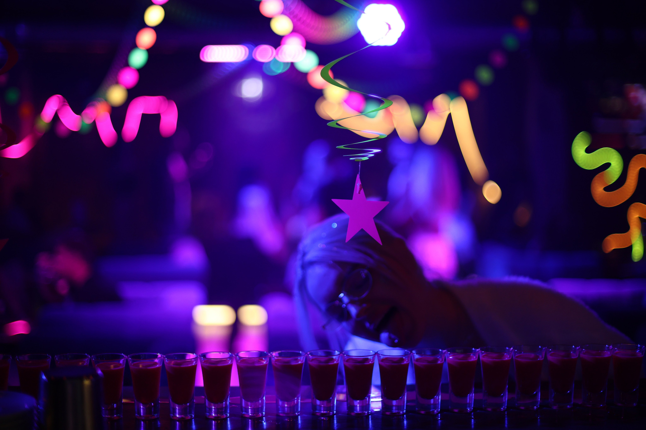 Neon Party 01.08.25. Мята Спортивная — Кальянная, караоке, бар в Минске