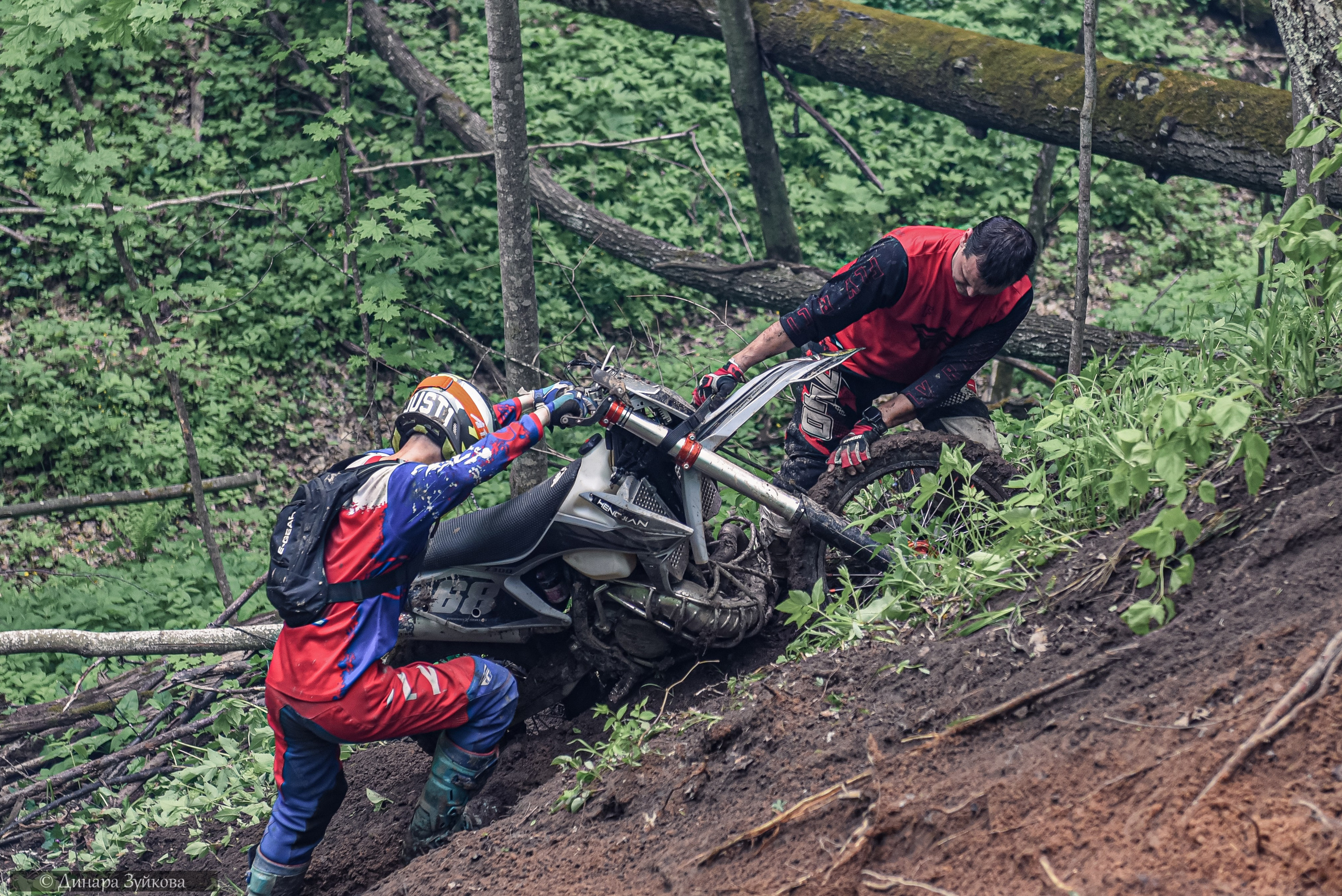 На местности. Каменки. Этап II. Мотофотограф в Нижнем Новгороде Динара Зуйкова