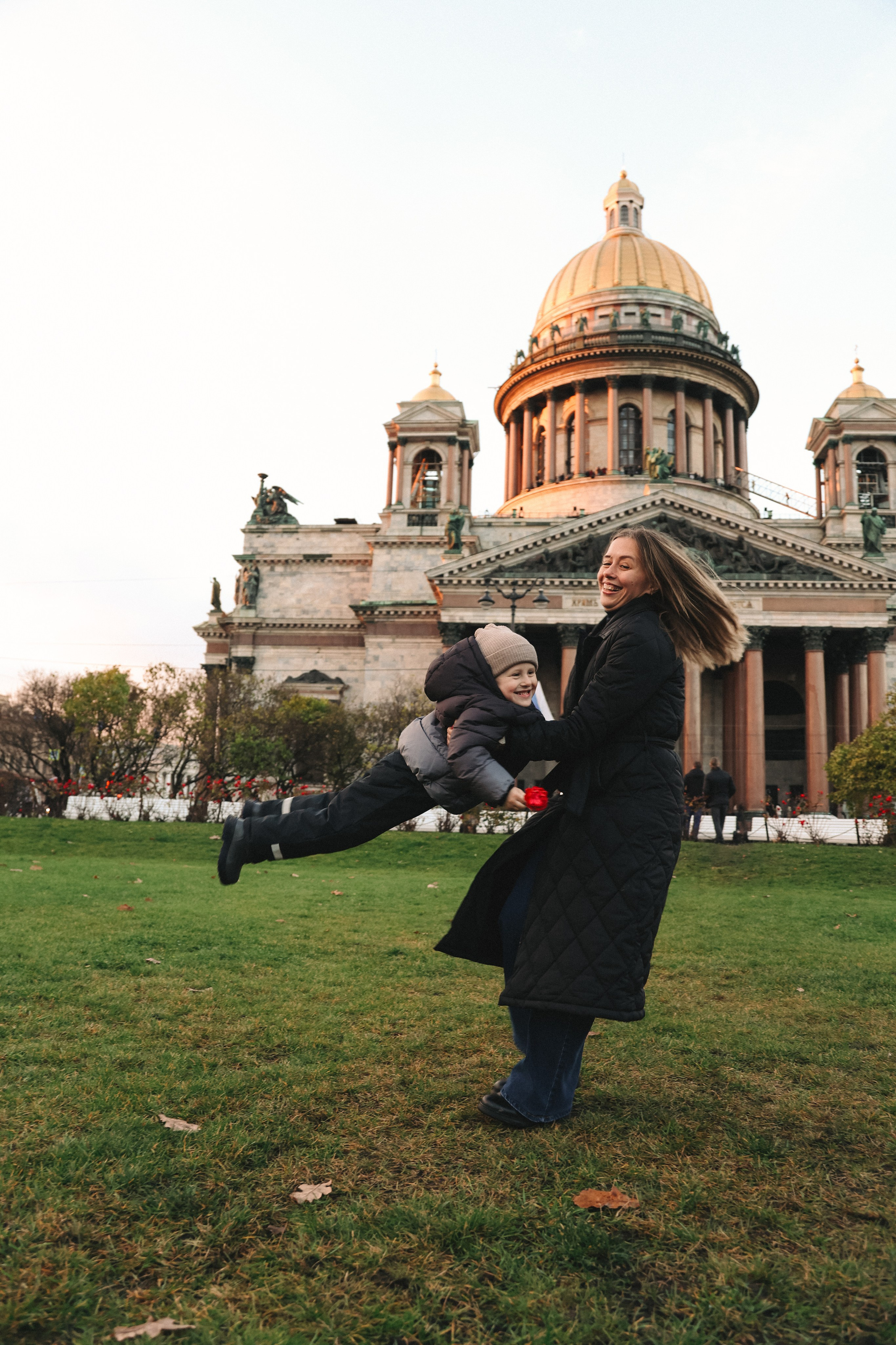 Семейная фотосессия у Исаакиевского собора и Новой Голландии. Фотограф в Санкт-Петербурге Валерия Закатеева
