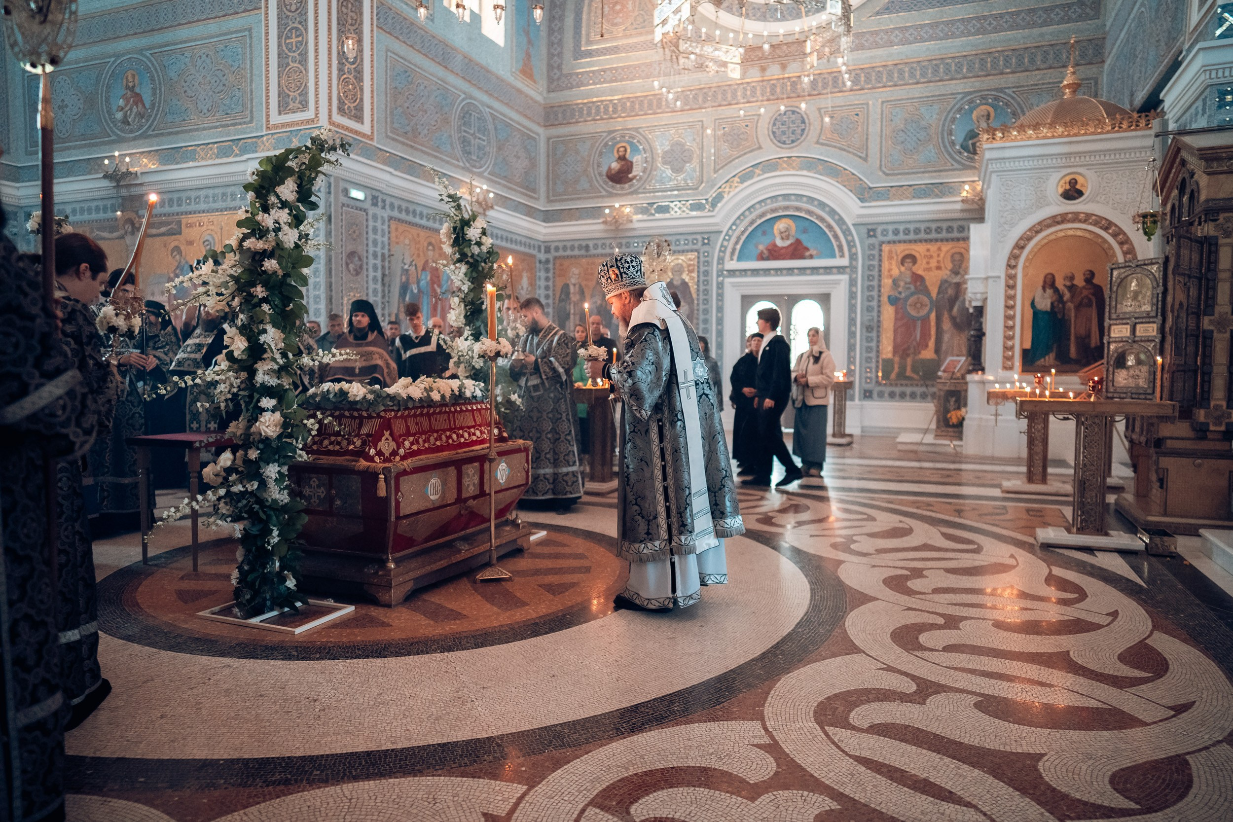 Богослужение Великой пятницы в Херсонесском монастыре Севастополь. Церковный фотограф Севастополь