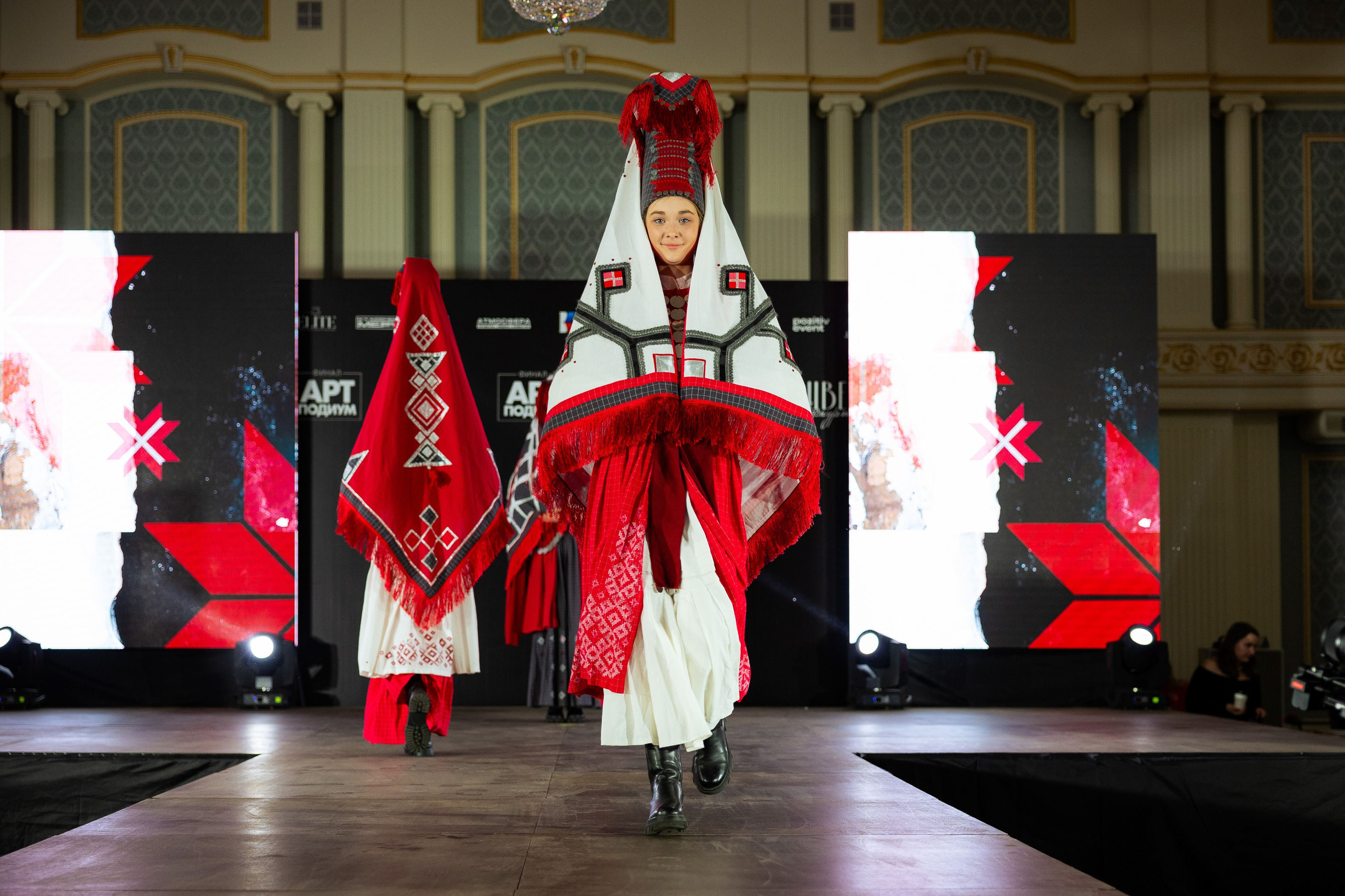 Арт-подиум «Цвета Удмуртии». Показ мод [25/10/24]. Фотограф Виноградов Константин