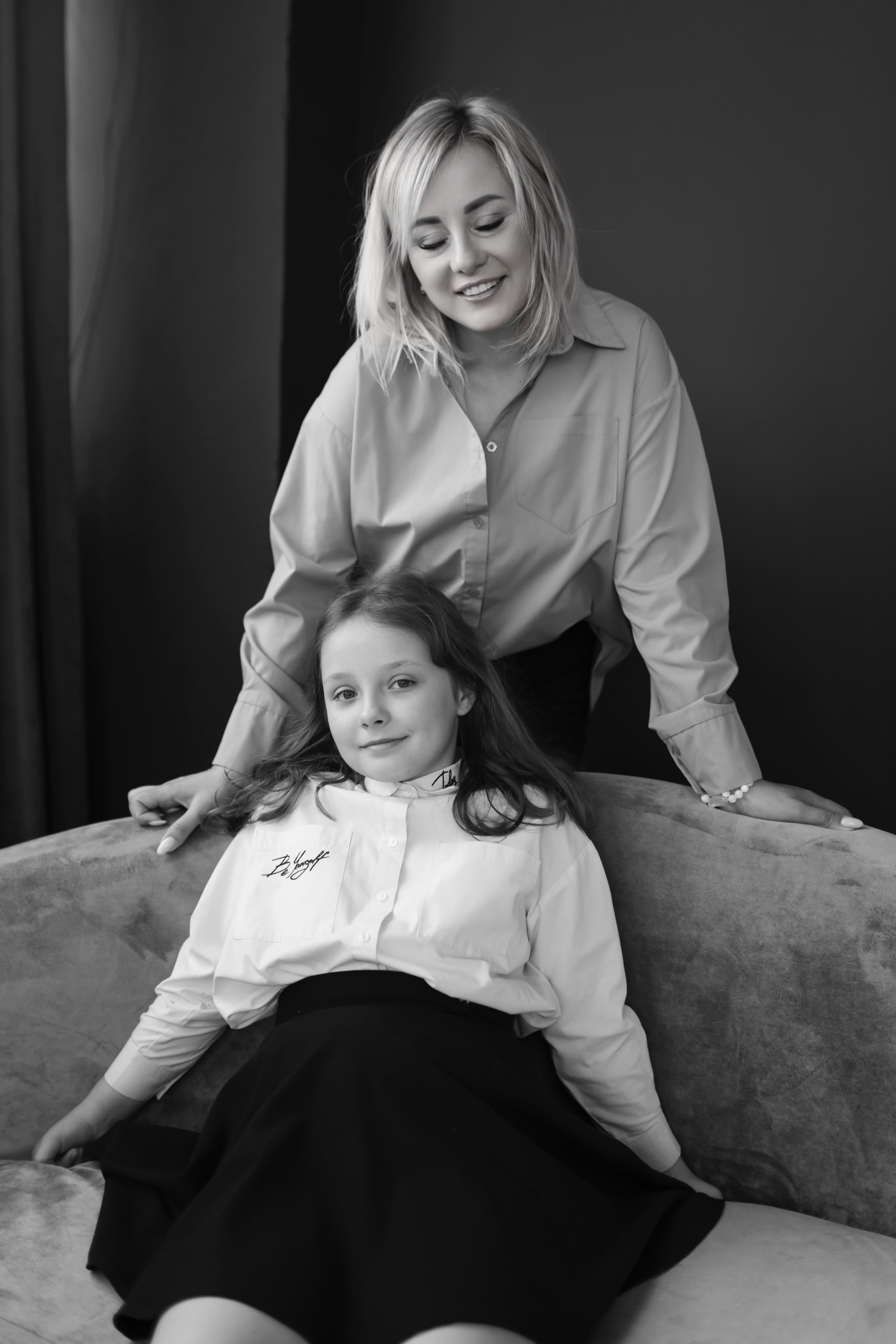 Фотосессия мамы и дочки в Om studio. Интерьерный, предметный и контент фотограф в Иркутске Наталья Карпова