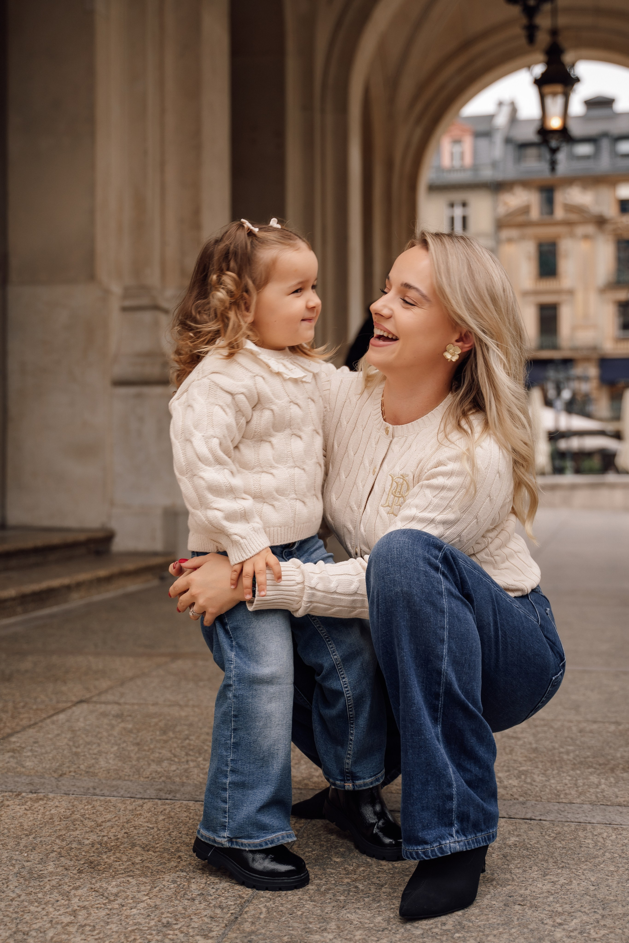 Family at Alte Oper. Анастасия Вайнер — свадебный и портретный фотограф в Германии и по всей Европе