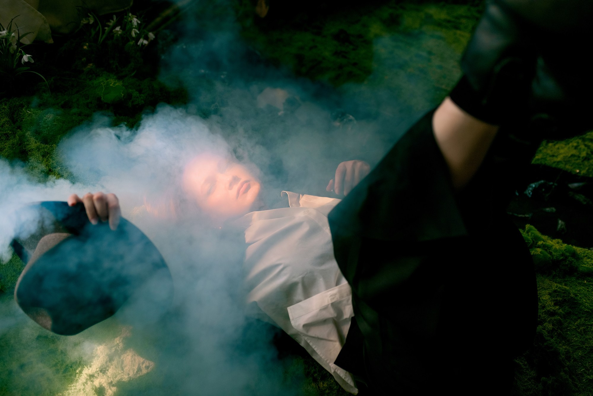 Концептуальный женский портрет в дыму, фотограф Тюмень Дарья Мустафина