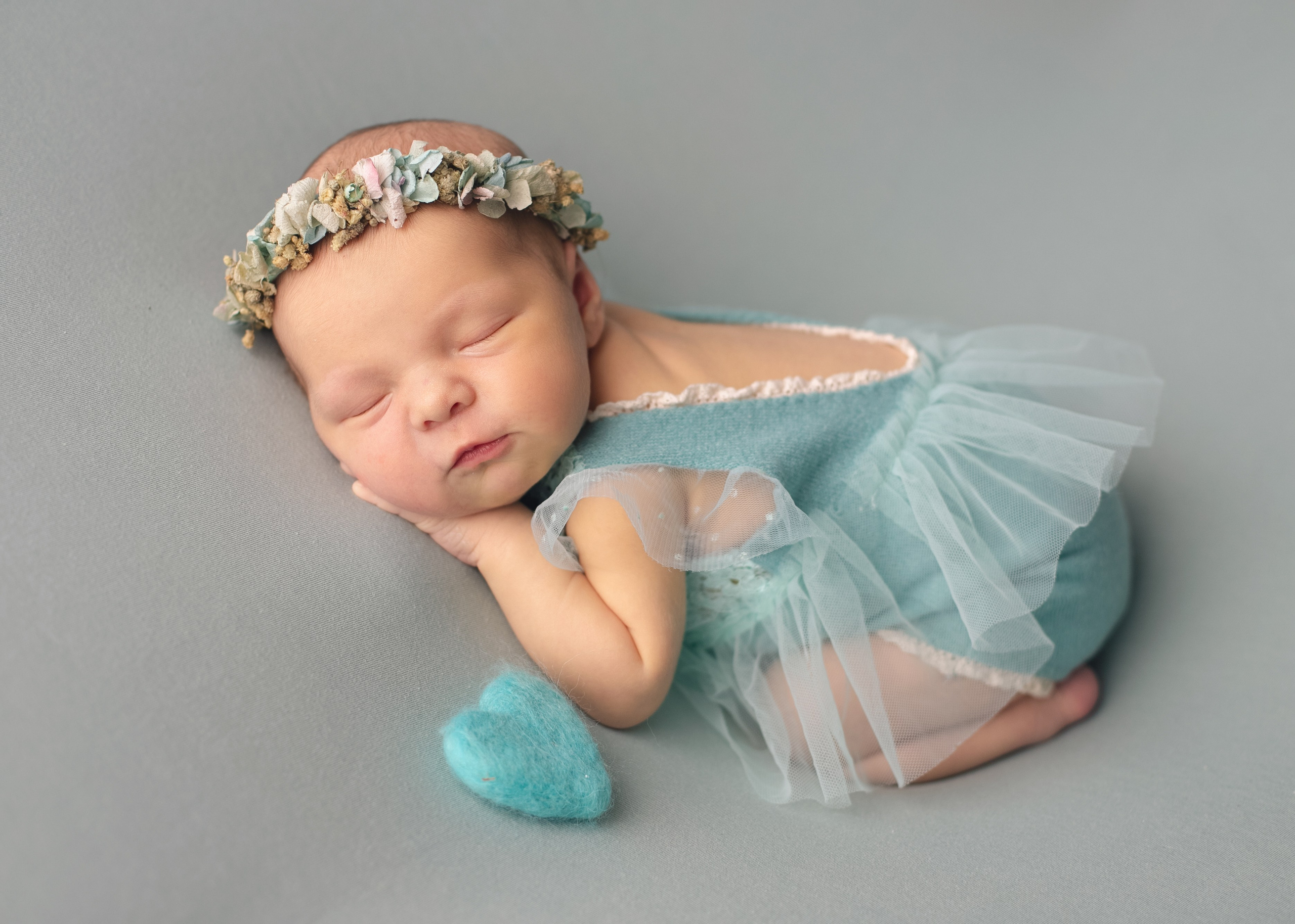 Анюта. Фотограф новорожденных в г. Россошь Виктория Нечепуренко