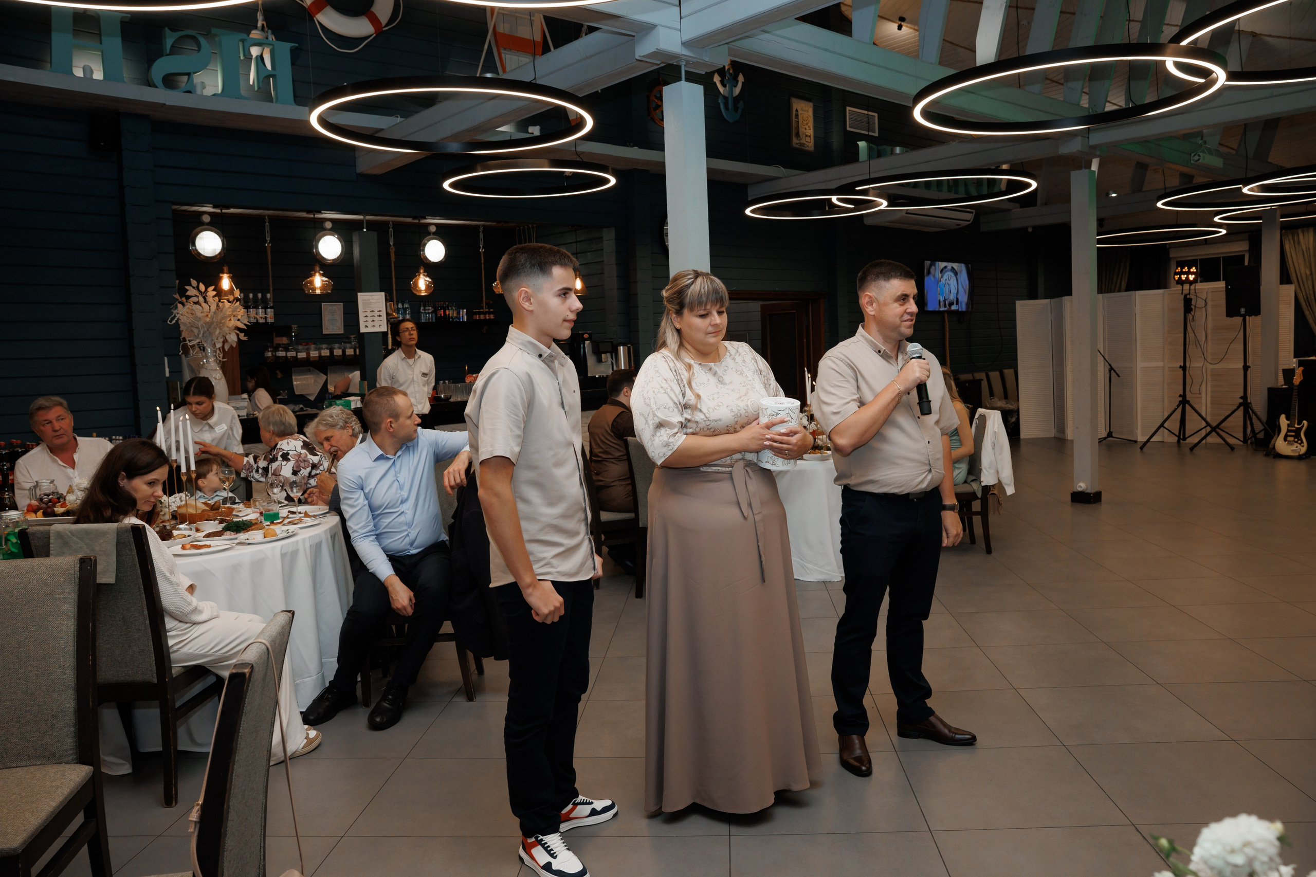 Регистрация в отеле Fish Point, ЗАГС Бутово, прогулка в Остафьево. Свадебный и репортажный фотограф (Москва, Королев и другие)