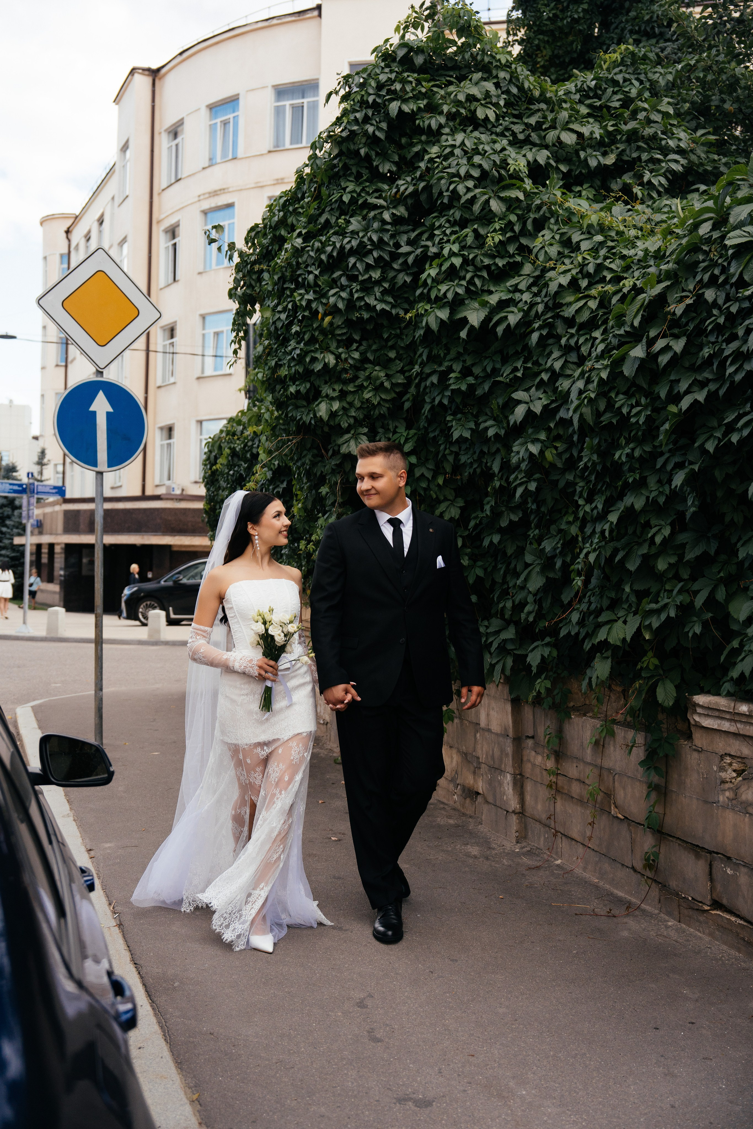 Свадебная фотосессия в Москве у высотки на Котельнической набережной. Свадебный фотограф в Москве Анна Полушина