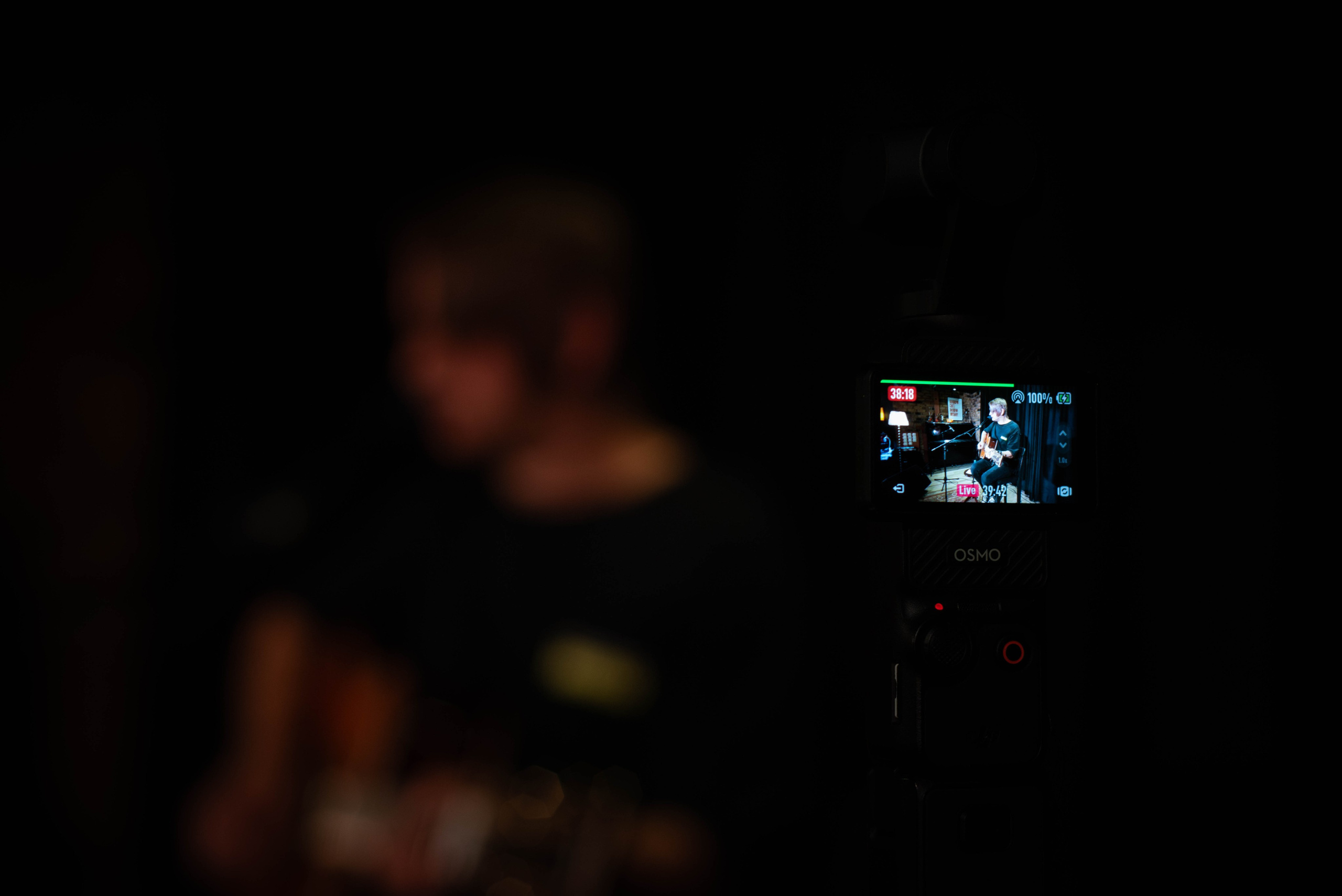 Лёва Сазонов (1 августа 2024 года, Москва, арт-кафе Пушкарёв). Фотограф Светлана Блинова, Москва и Московская область