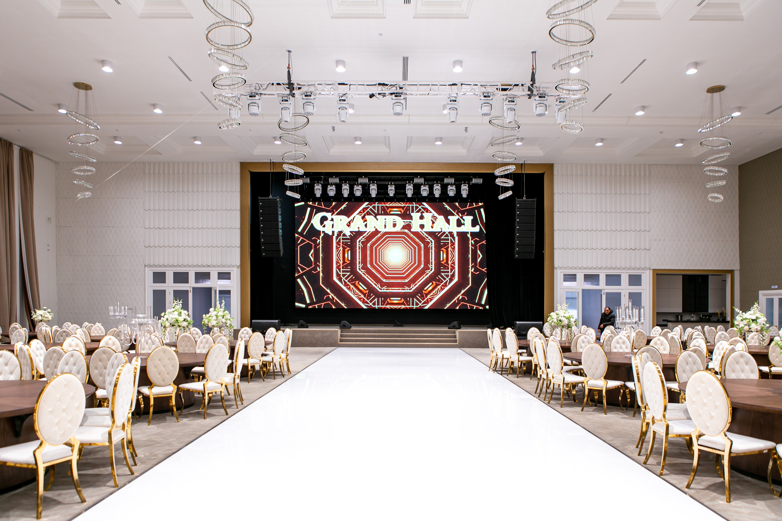 Банкетный зал Grand Holl. Контент фотограф, съемка для маркетплейсов, фуд съемка и репортажи в Новосибирске Ралия Галеева