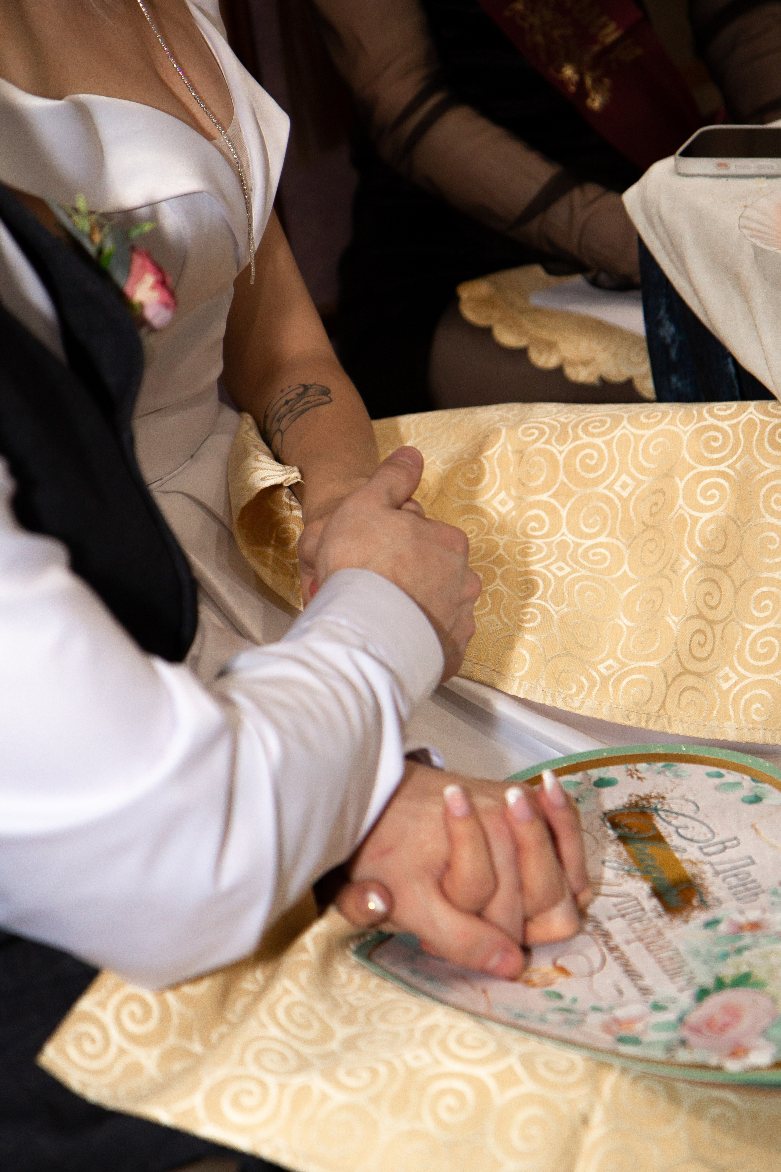 Свадебная фотосессия в Шелехове. Фотограф в Шелехове, лучшие выпускные альбомы в Шелехове