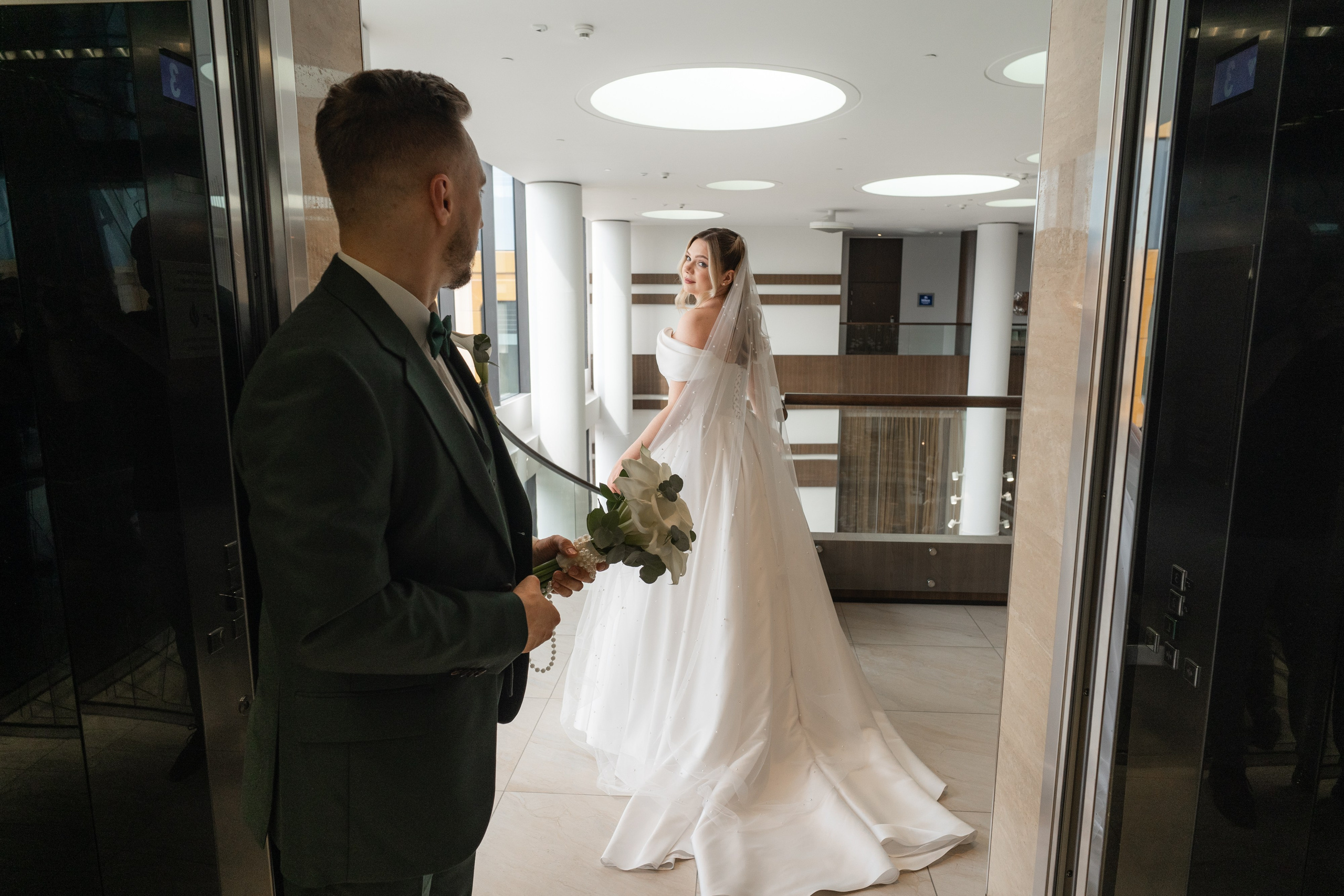 Свадебная фотосессия в отеле Хилтон. Свадебный фотограф Александр Невский в Санкт-Петербурге