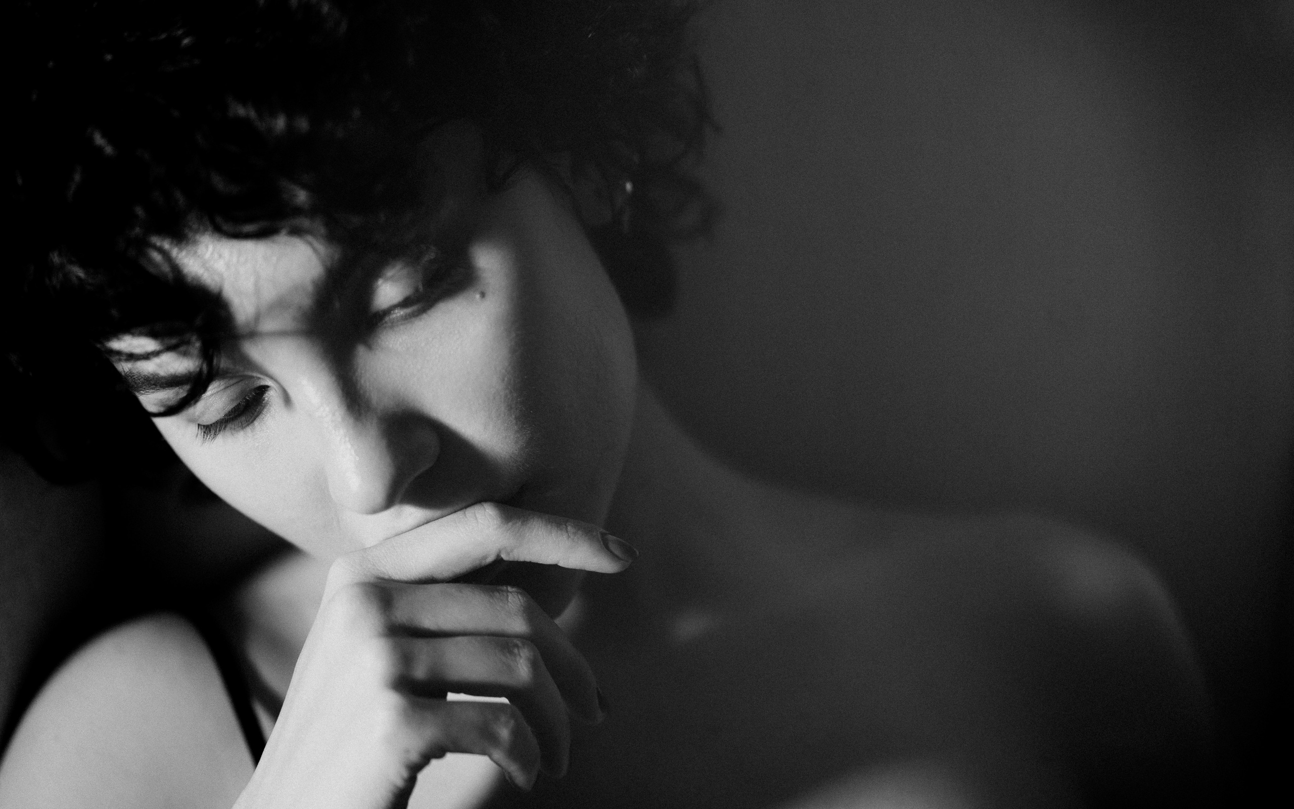 I am Diana, a portrait photographer. I take pictures around the world