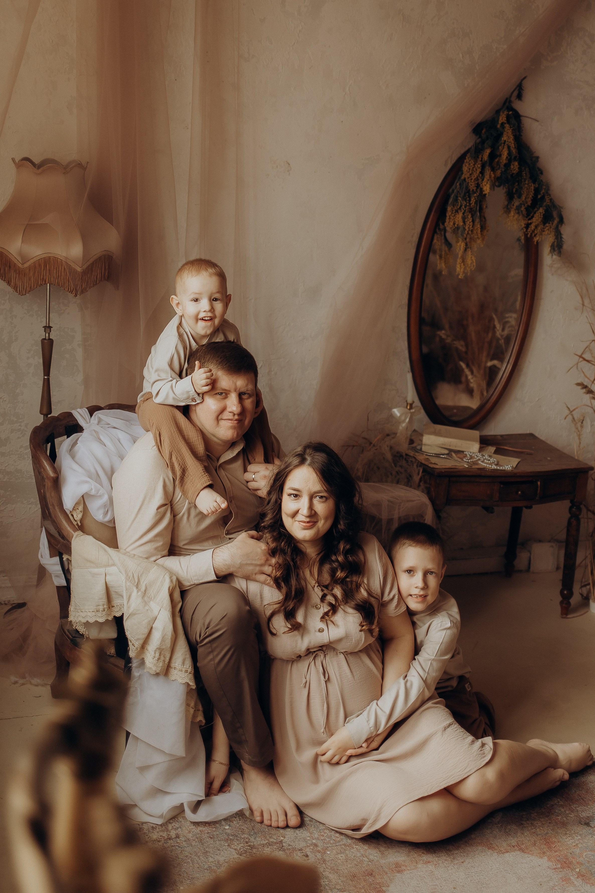 Материнство в студии FTH. Фотограф на первый годик, семейный и детский фотограф в Новосибирске