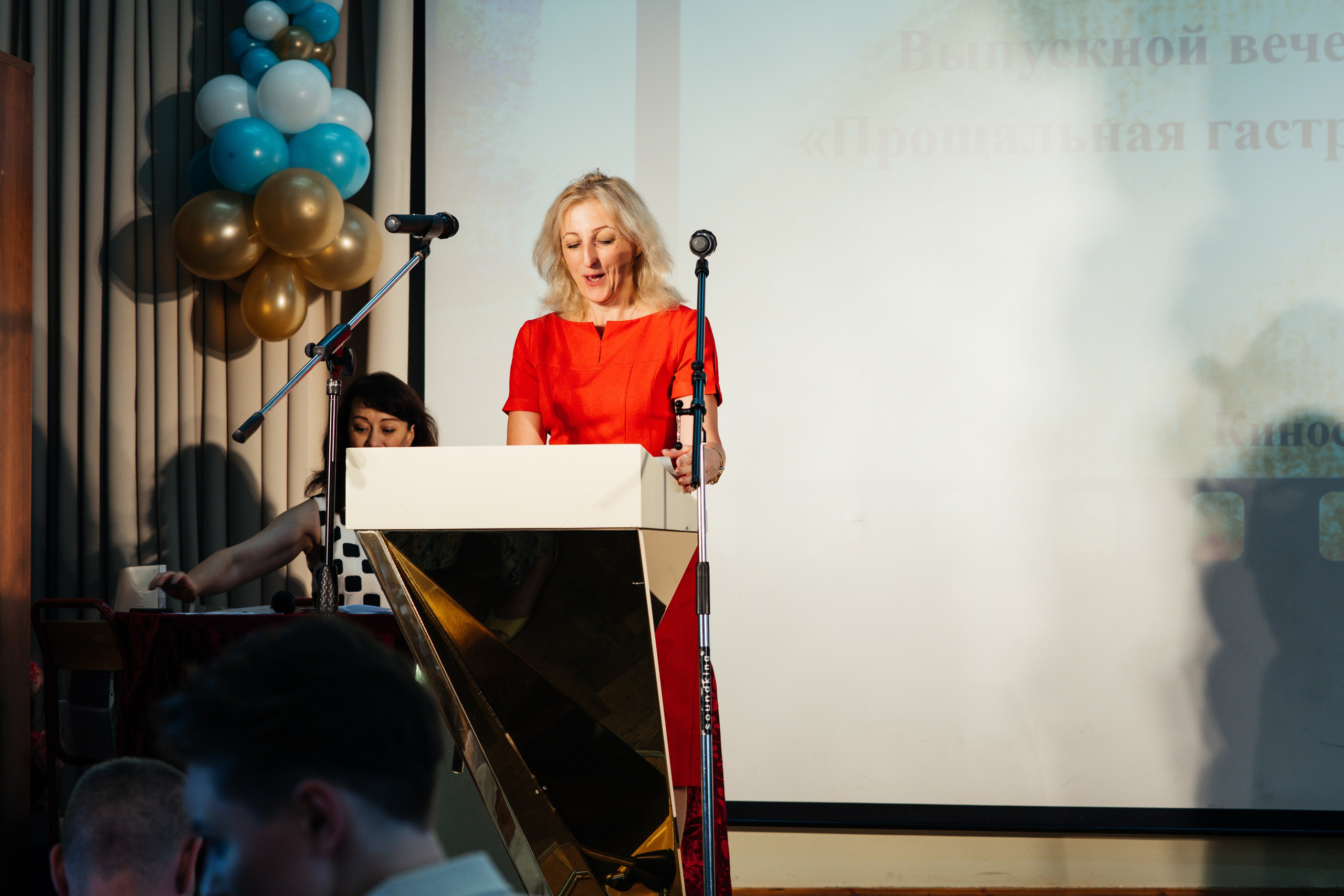 Вручение аттестатов. Выпускные альбомы в Подольске Москве и МО