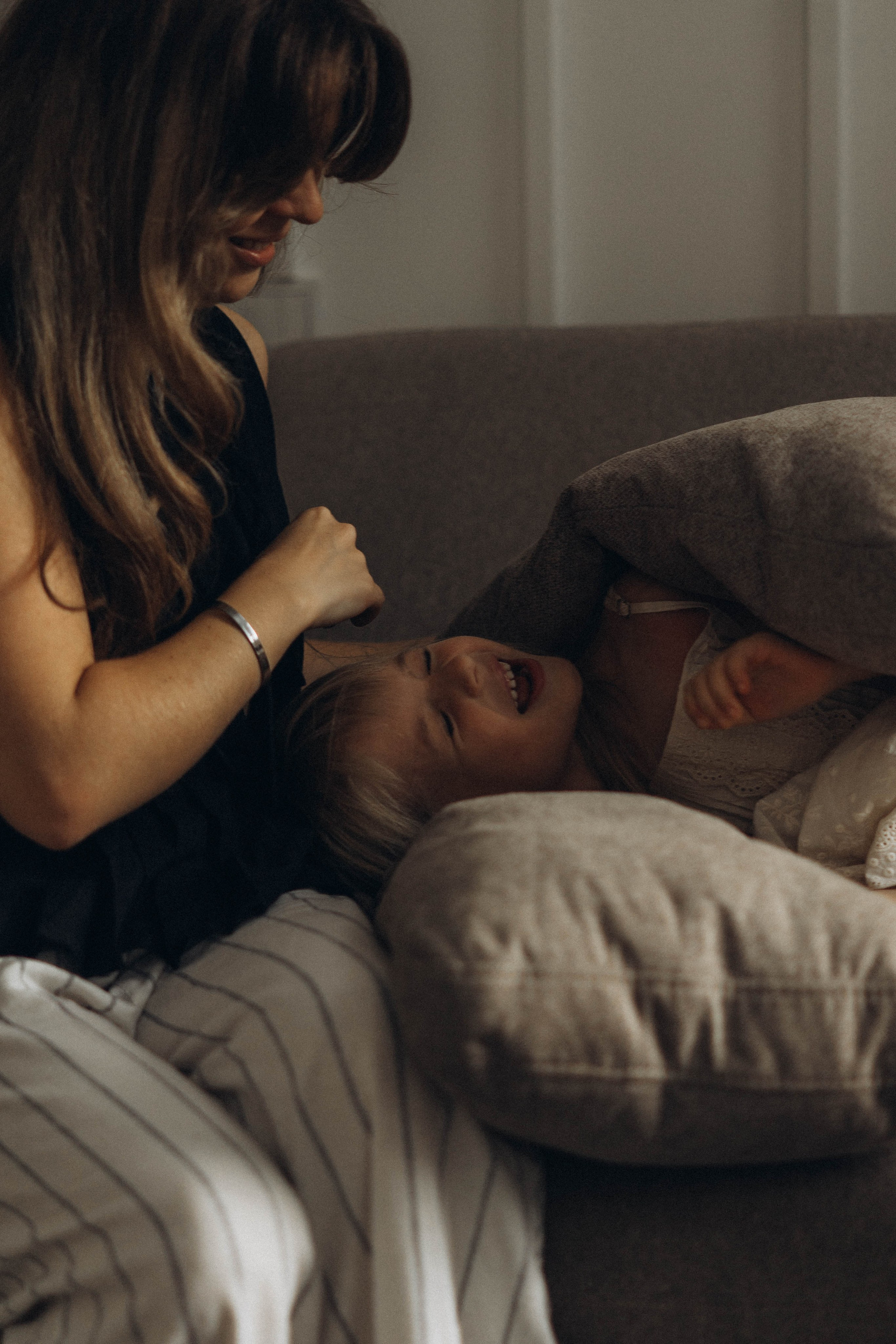 Фотосессия домашняя мама и дочка. Фотограф Екатеринбург Кокшарова Александра