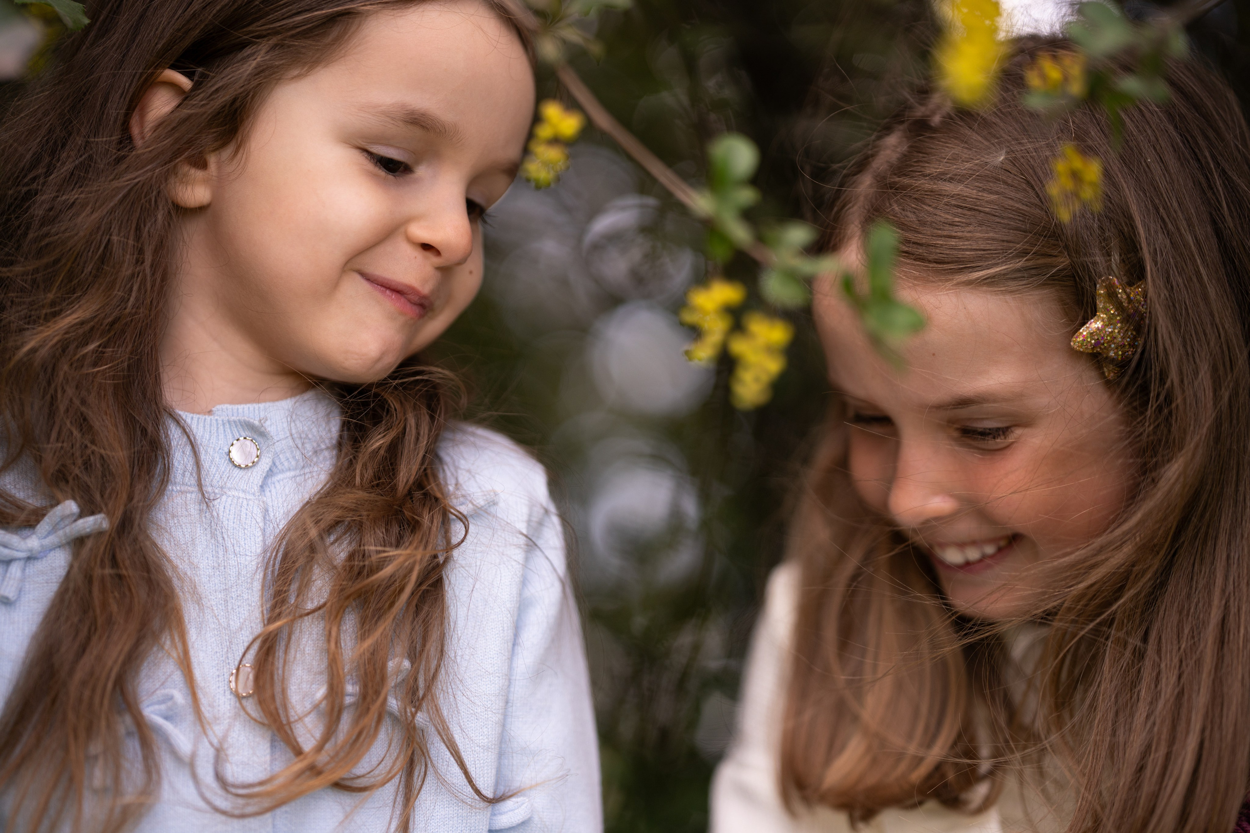 Ксения, Кирилл и Кристина в цветущем саду. Семейный и портретный фотограф в Санкт-Петербурге Татьяна Гримоть