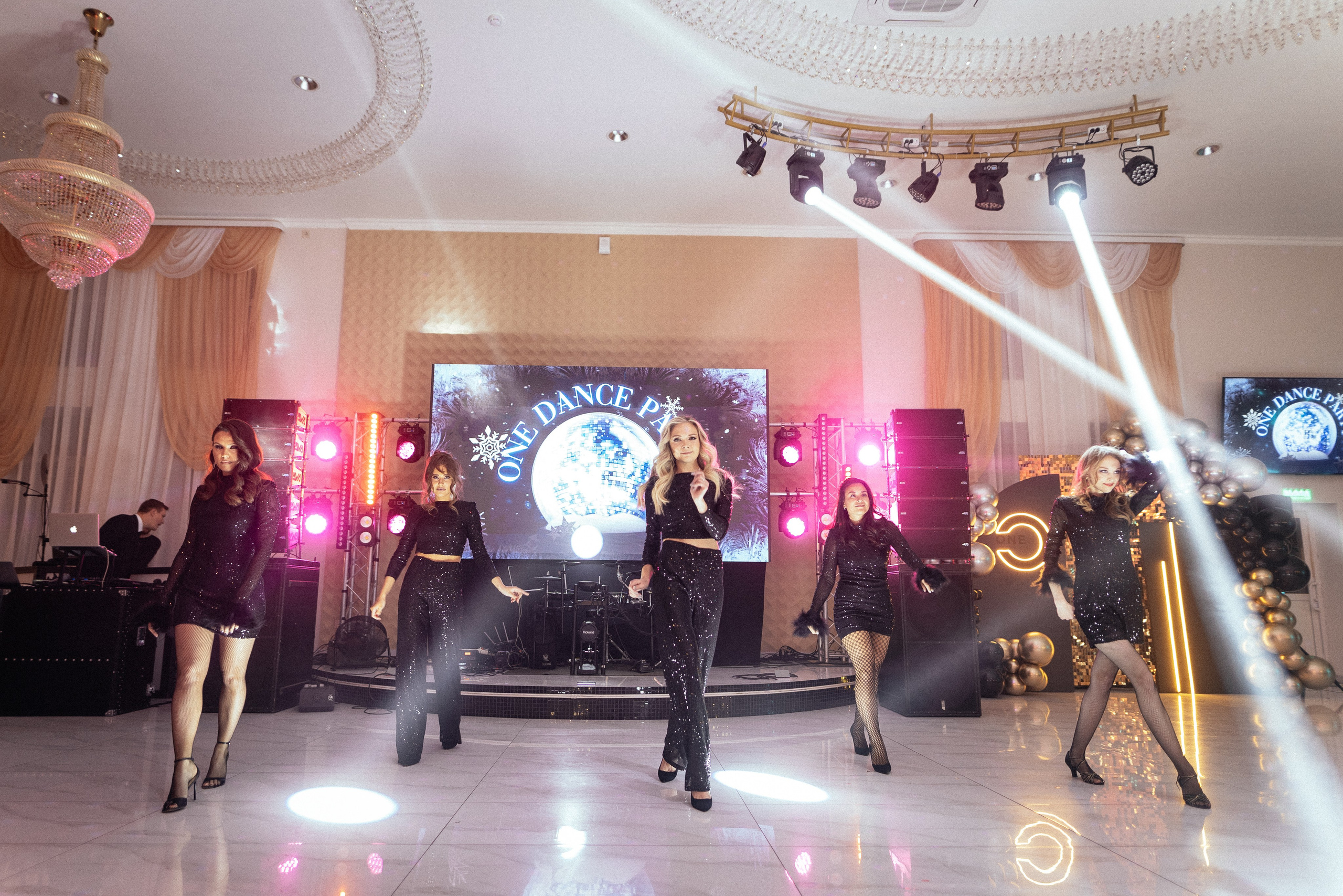 Новогодний корпоратив. Репортажный фотограф в Новосибирске. Алексей Гриценко