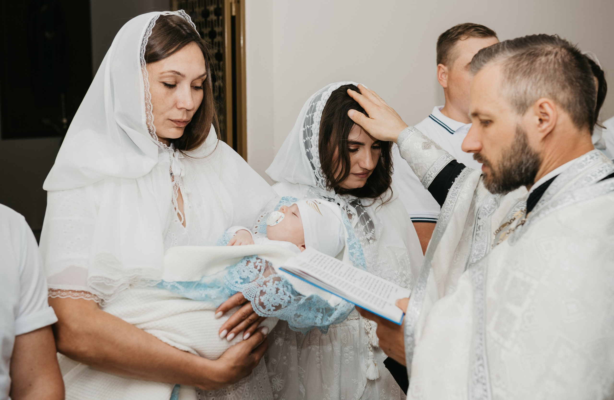 Крещение Евгения. Фотограф на выписку из роддома в Москве и МО