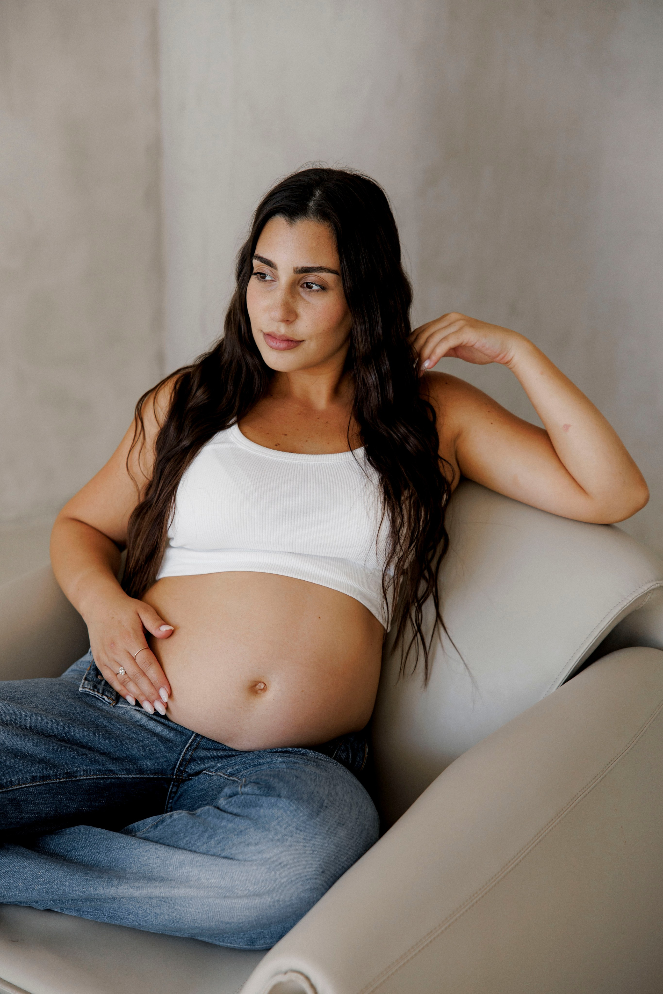 Pregnancy photoshoot inside the Grey Studio. Главная