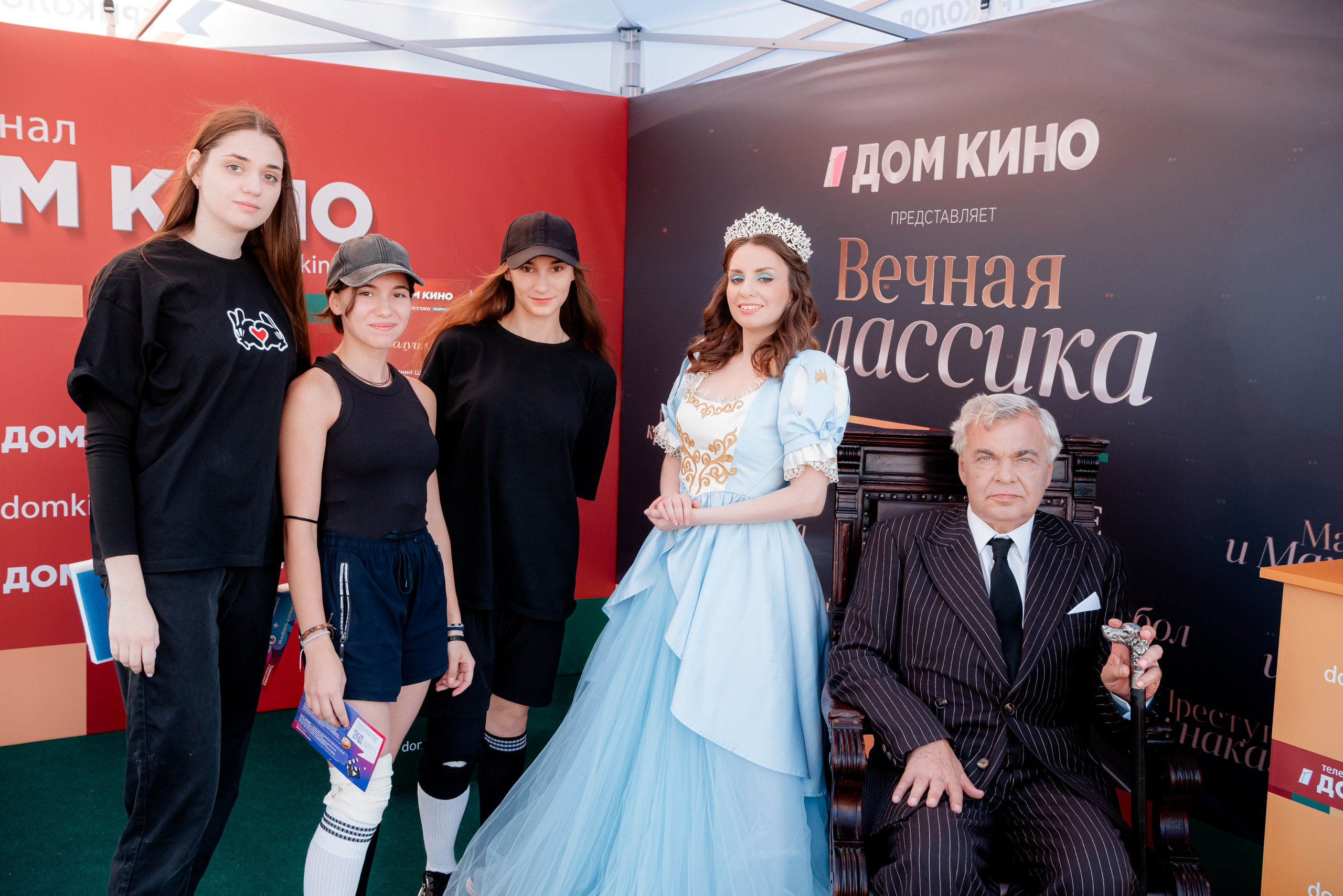 Портретные фото с артистами в палатке Триколор Дом Кинов на день города Волгоград. Фотограф в Волгограде и Волжском Александр Горбань