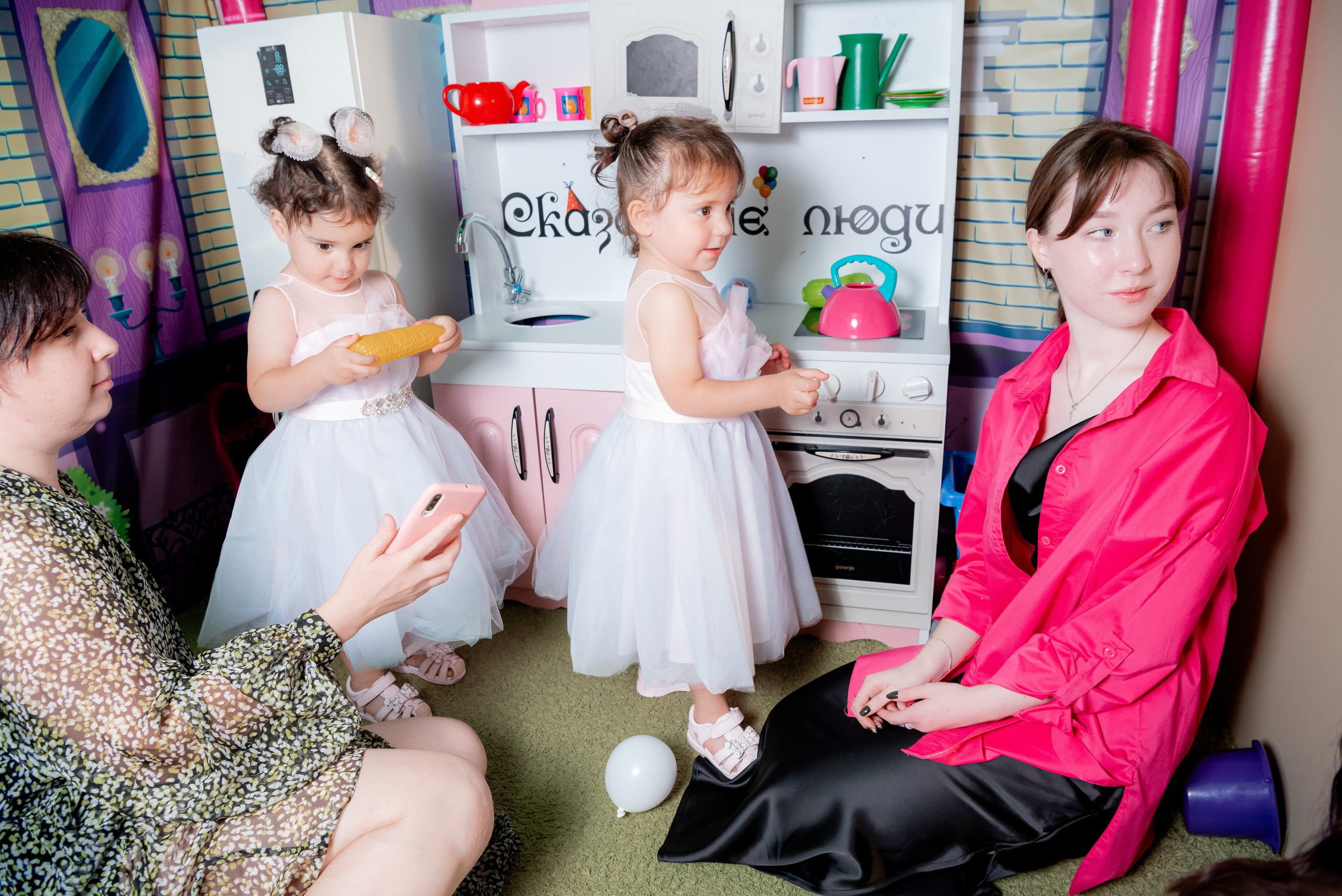 ДР Рая и Стелла в детская комната Сказочный Отель. Фотограф в Волгограде и Волжском Александр Горбань