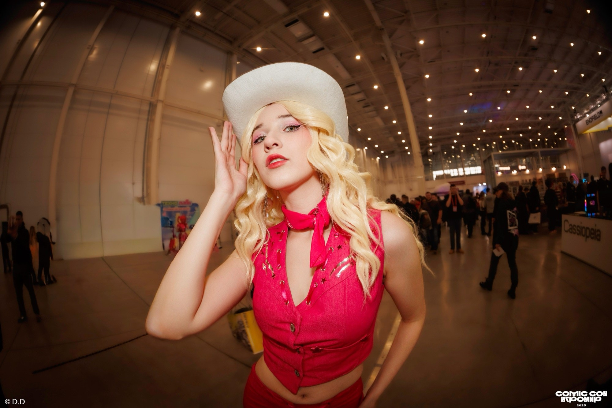 Comic Con Игромир 2025. Различные мероприятия и просто фотографии людей