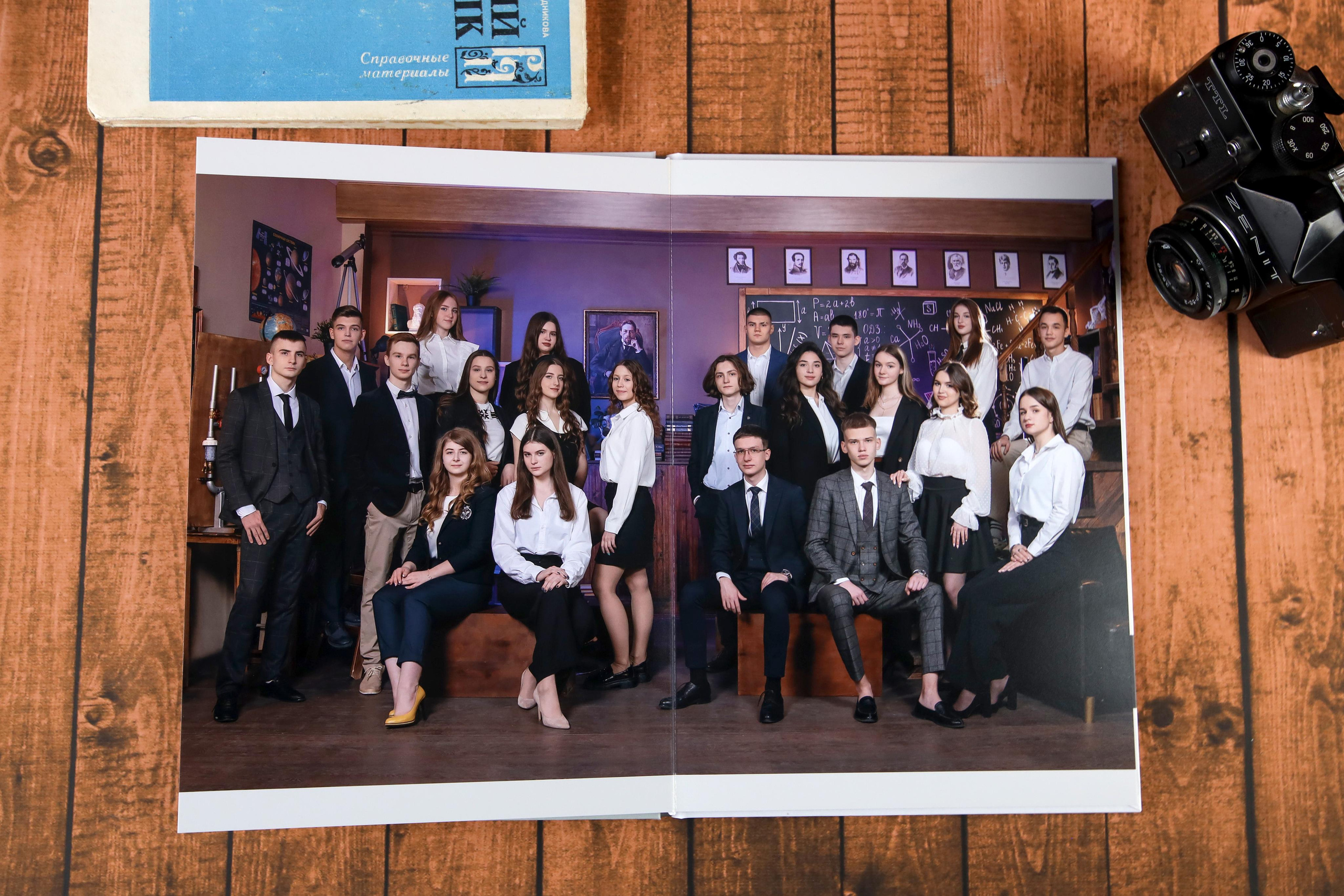 Дорогой и стильный фотоальбом для выпускника 9 и 11 классов. Выпускной альбом Новосибирск