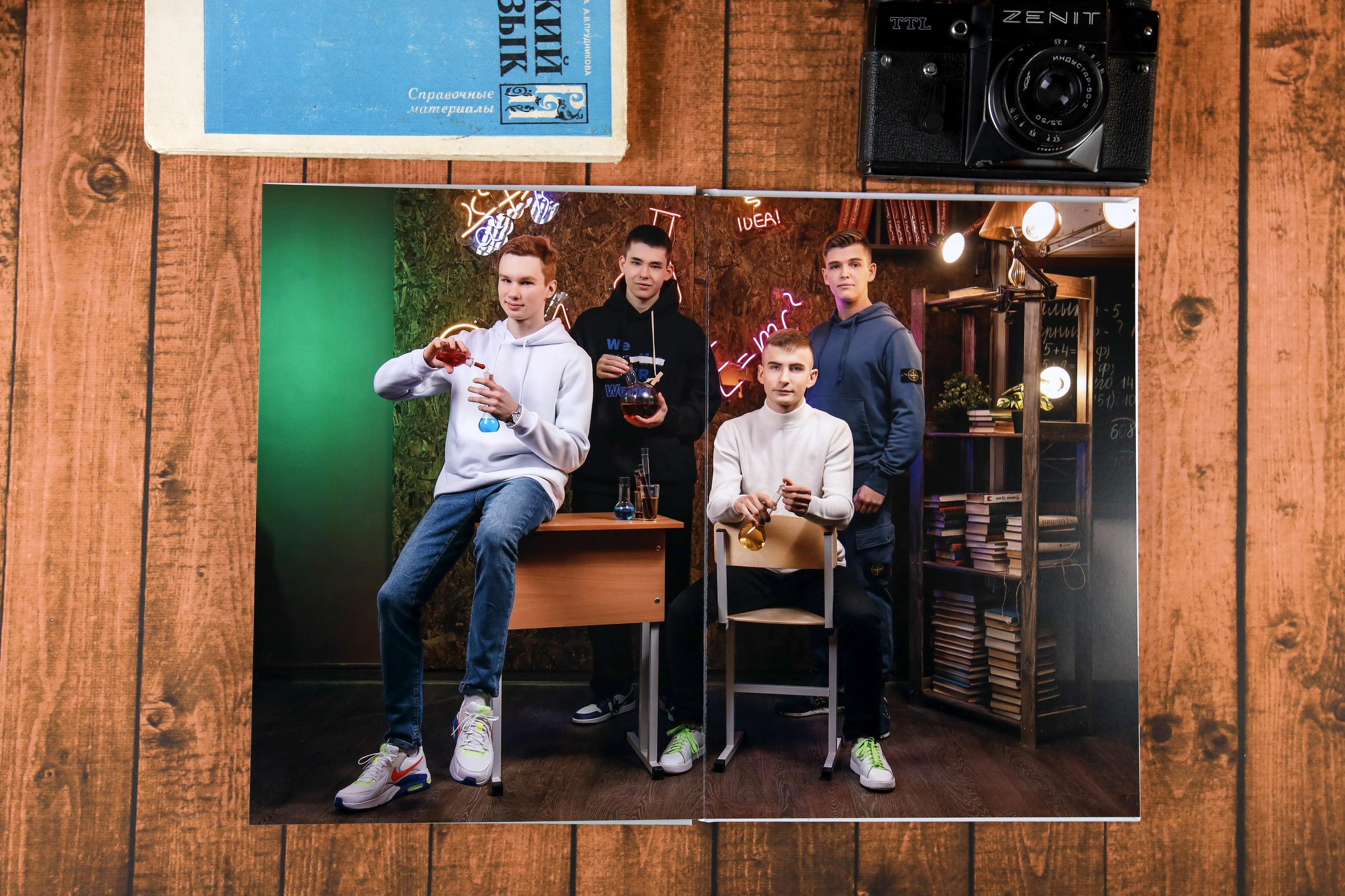 Дорогой и стильный фотоальбом для выпускника 9 и 11 классов. Выпускной альбом Новосибирск