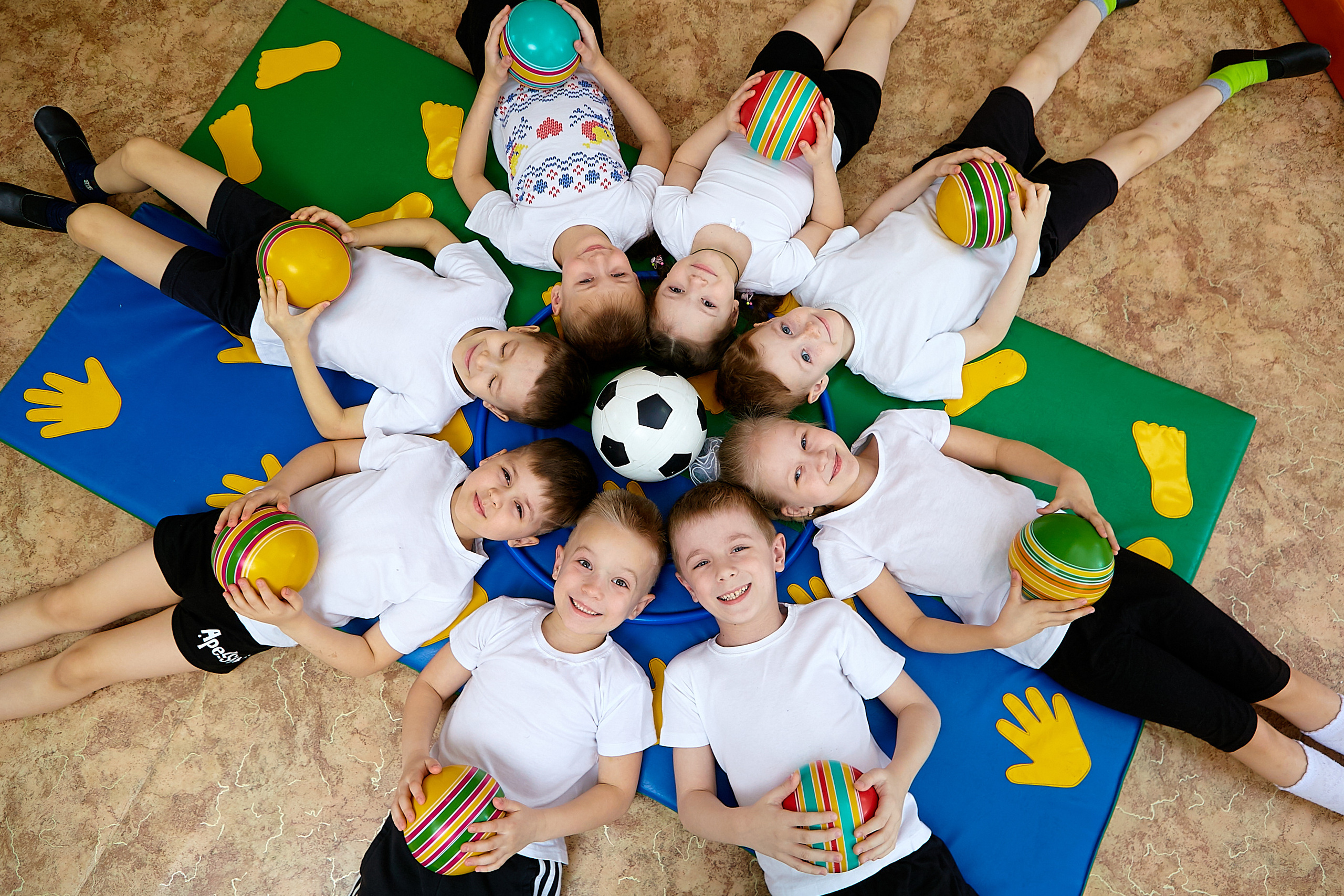 Фотография солнышко с мячами