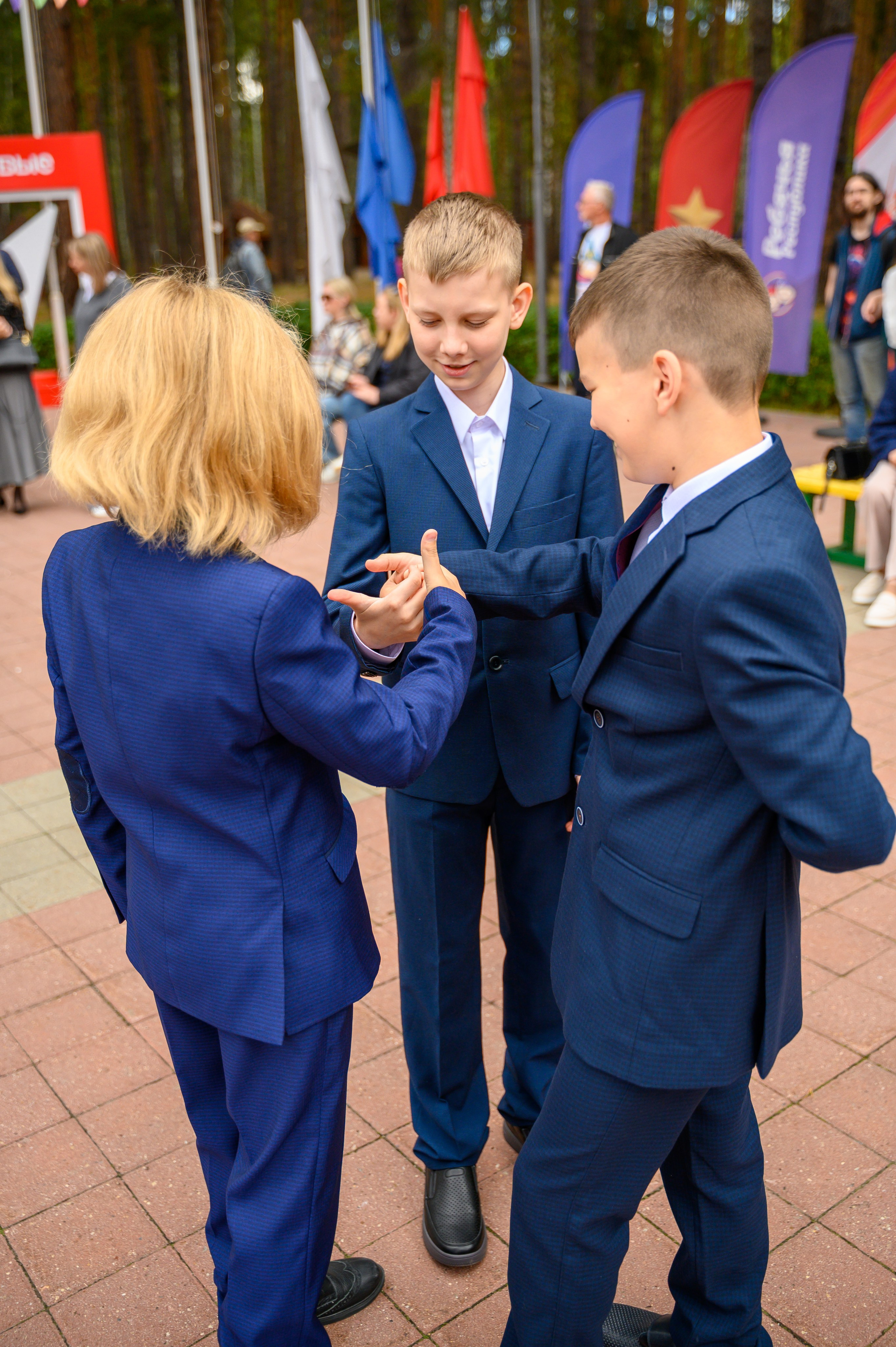 1 сентября линейка ФМШ. Фотограф новорожденных, семейный детский в Тюмени Татьяна Морозова